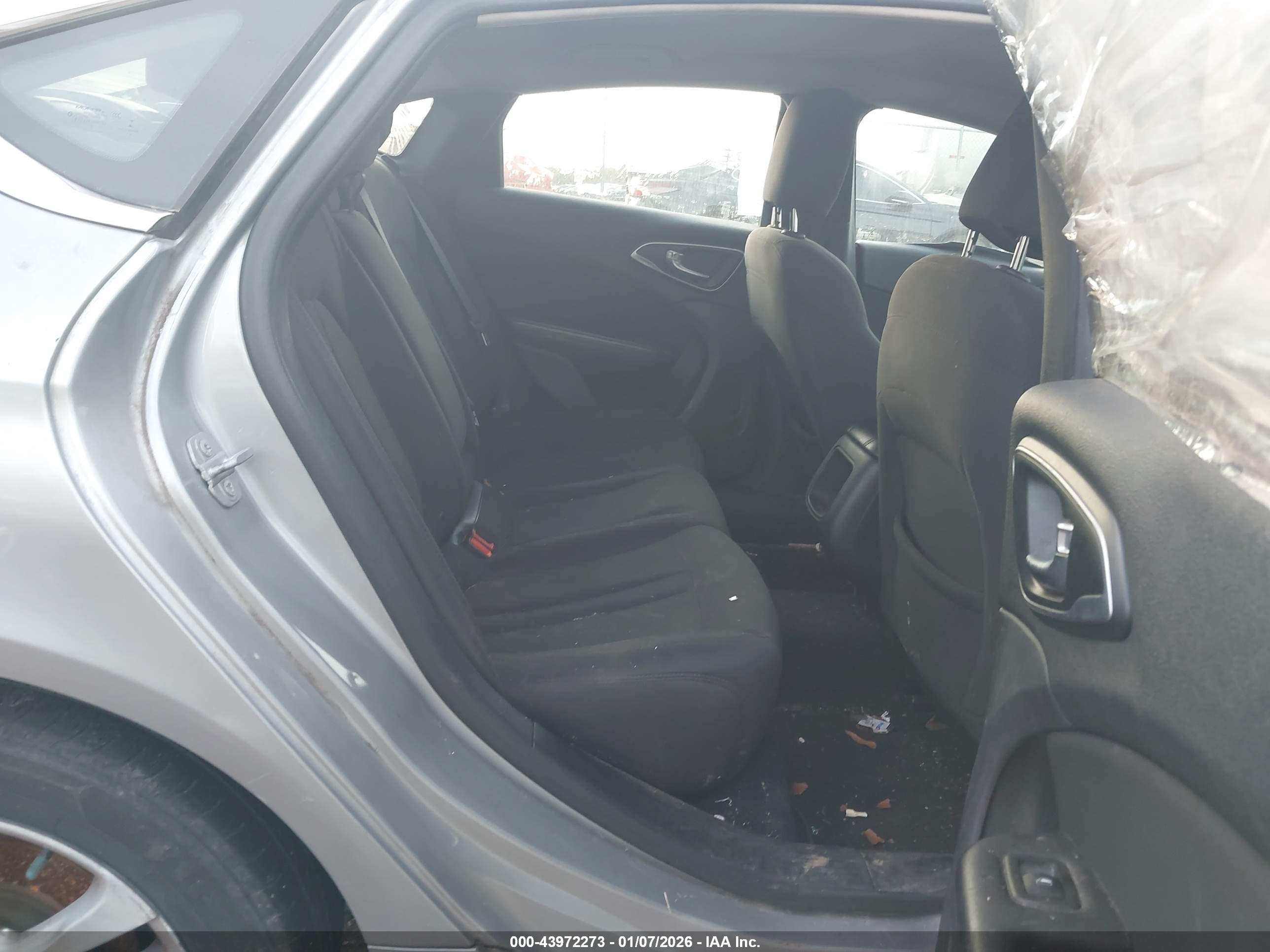 CHRYSLER 200 image 8