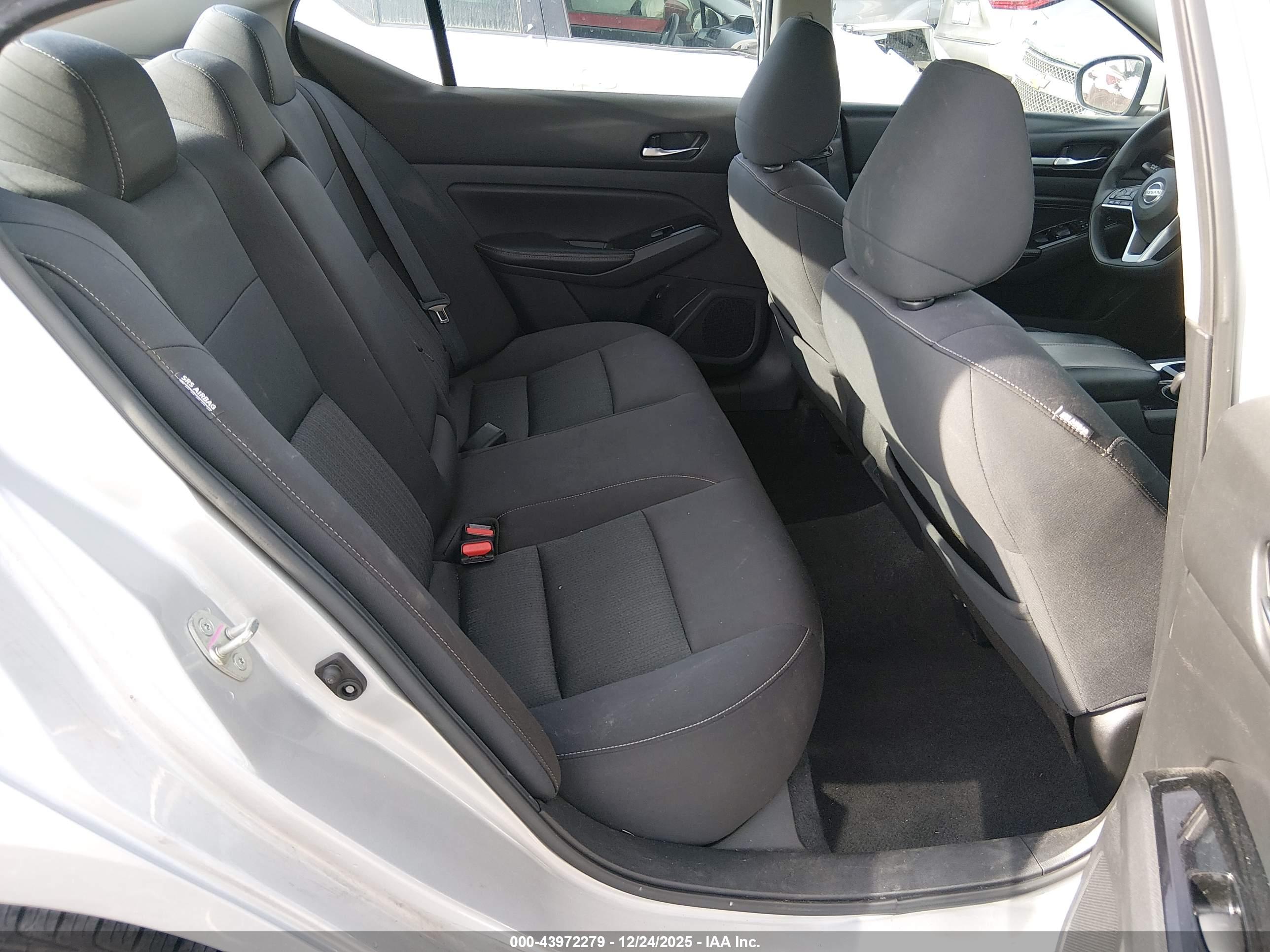 NISSAN ALTIMA image 8