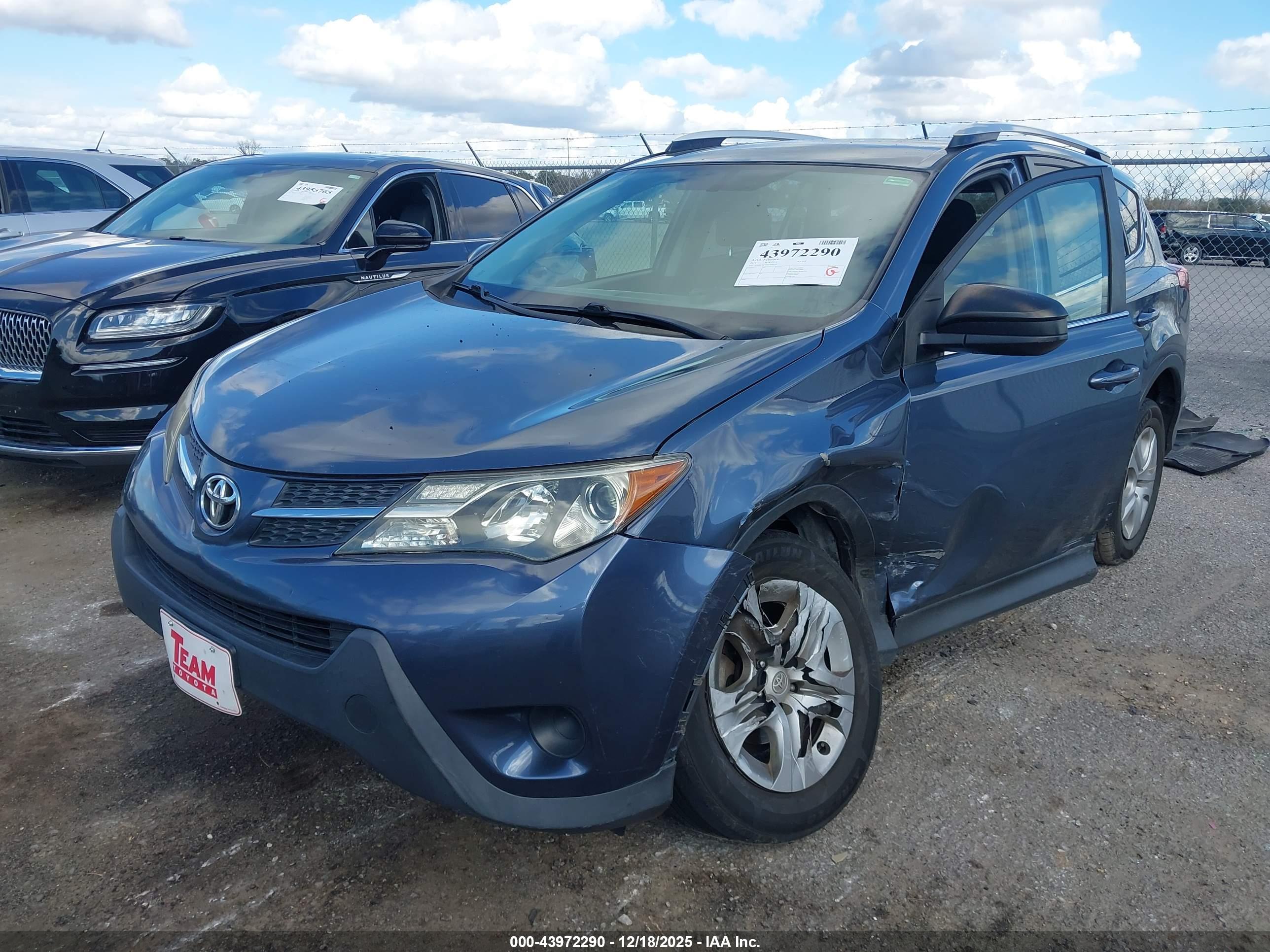 TOYOTA RAV4 image 2