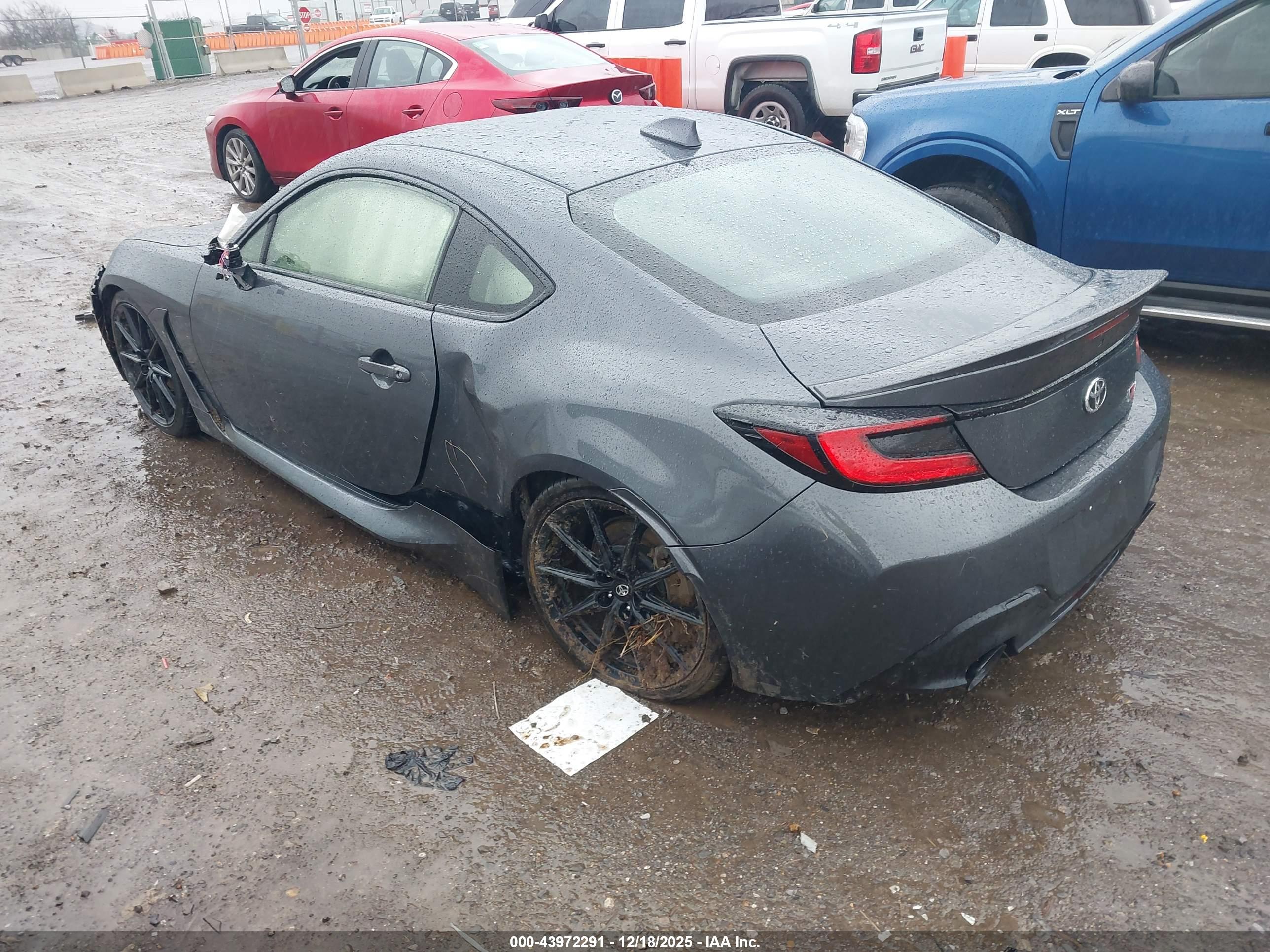 TOYOTA GR86 image 3