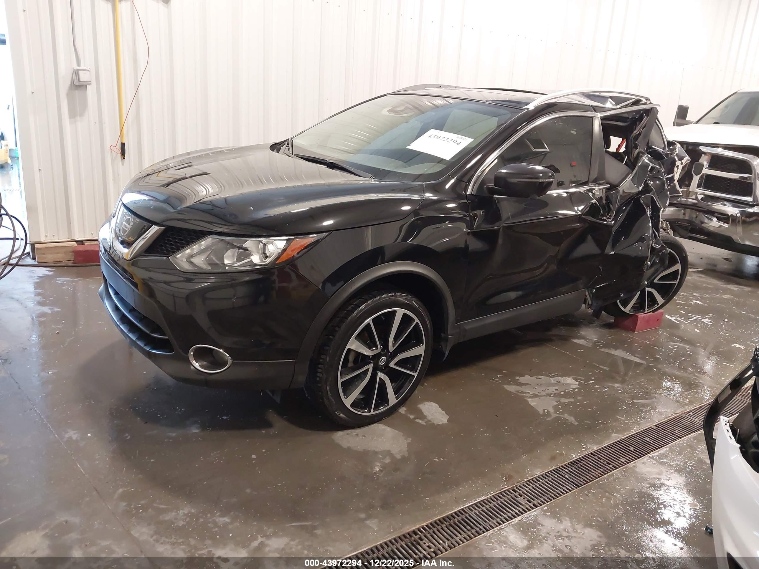 NISSAN ROGUE image 2