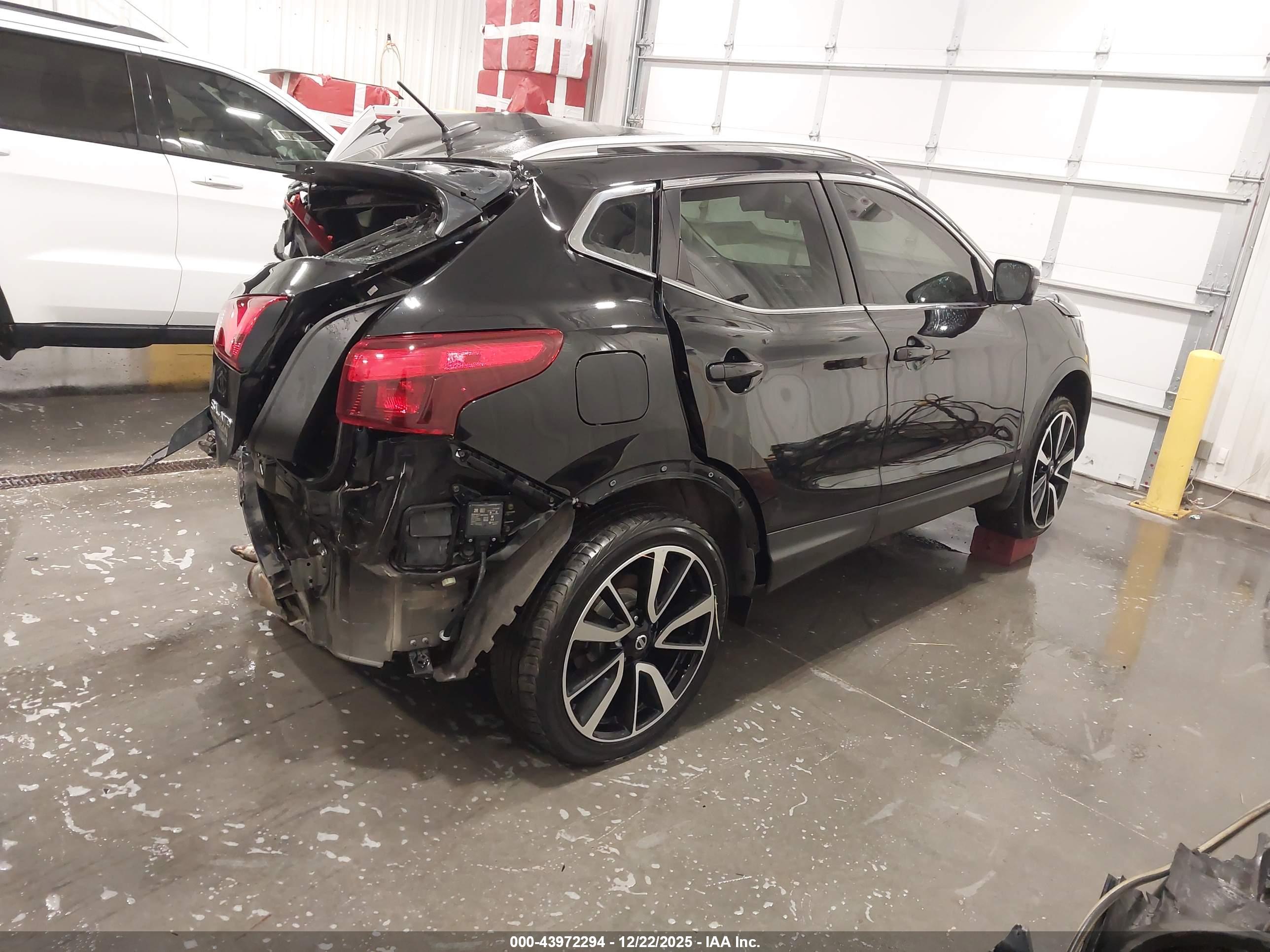NISSAN ROGUE image 4