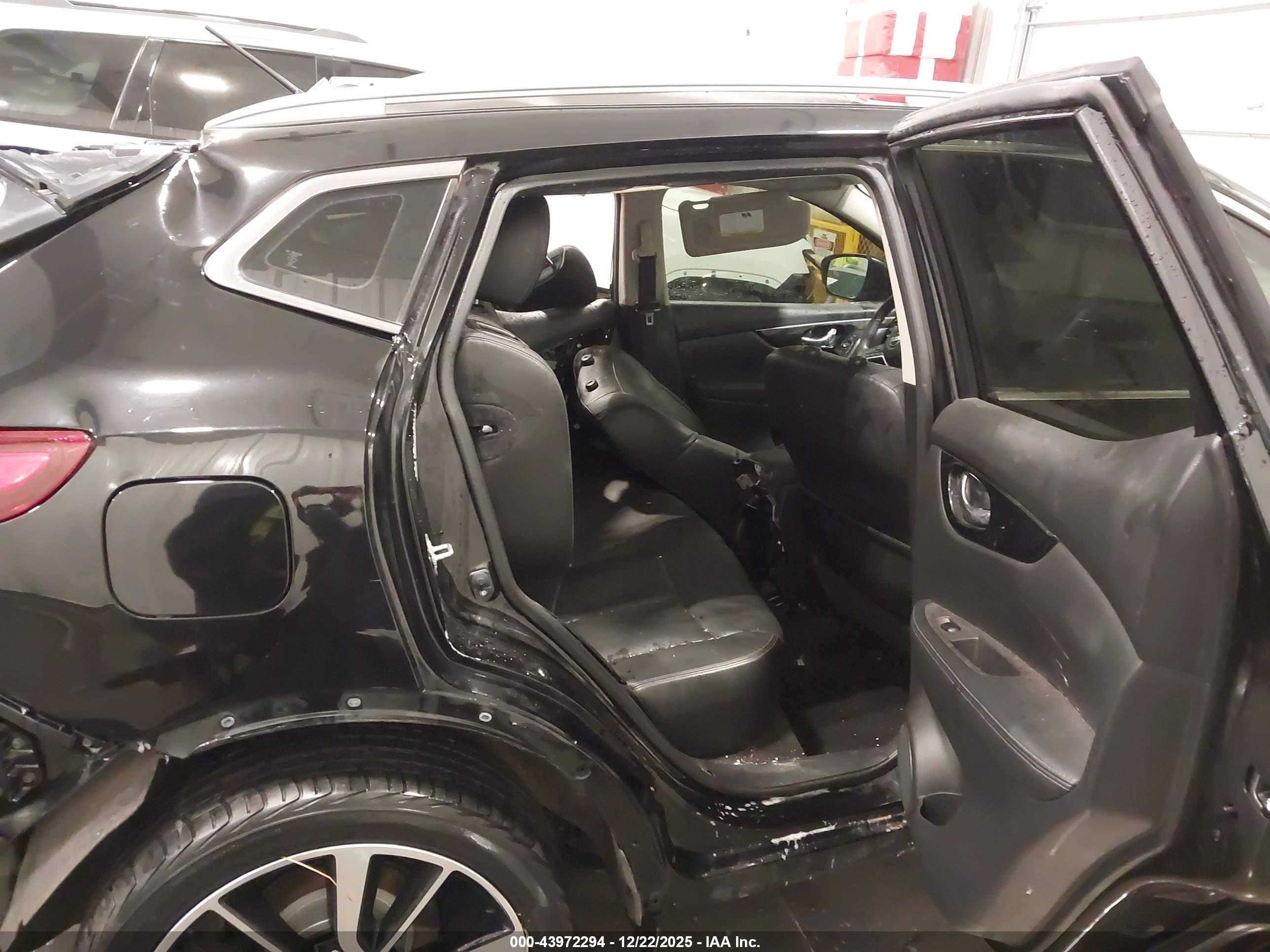 NISSAN ROGUE image 8