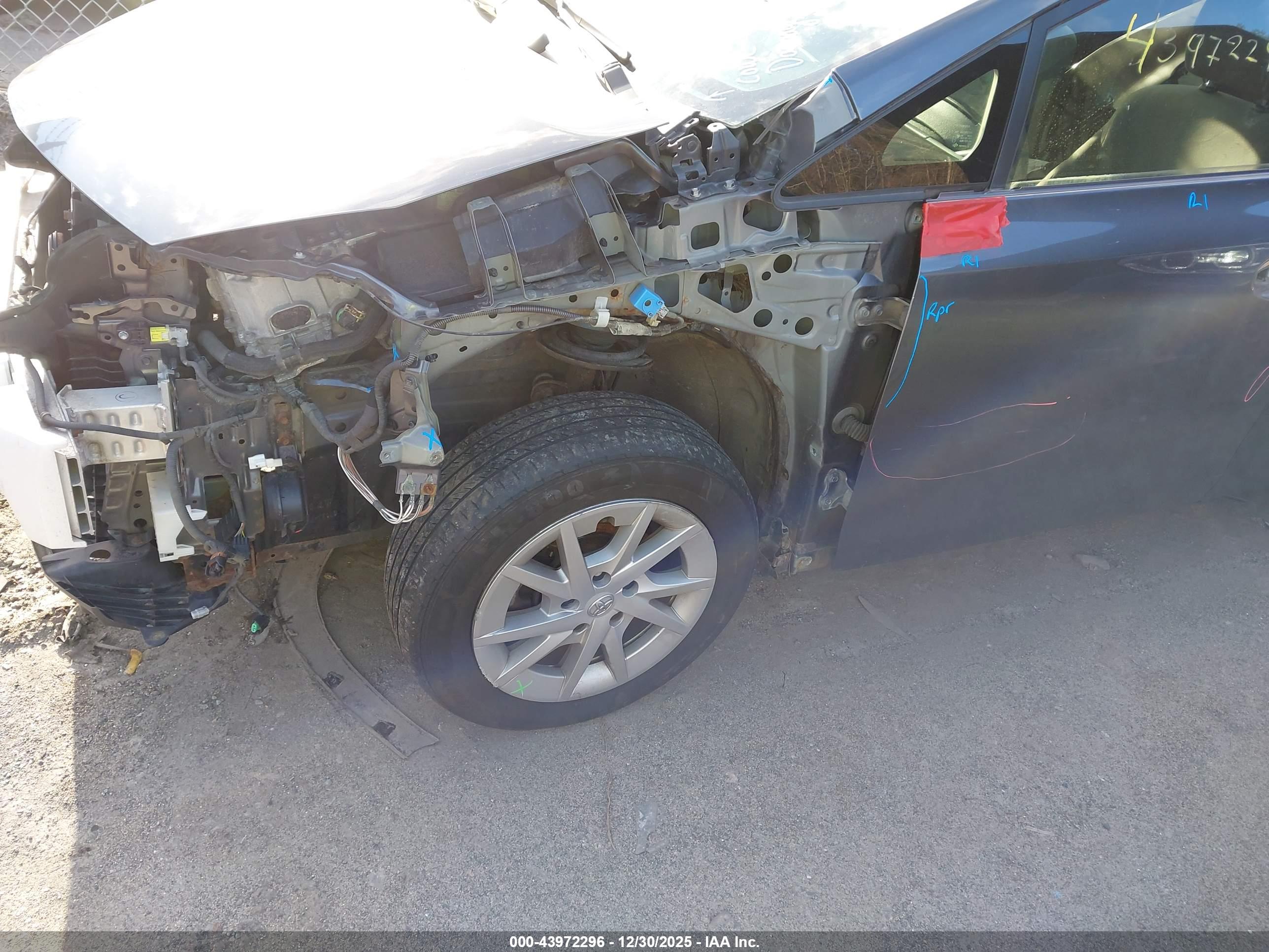 TOYOTA PRIUS image 2