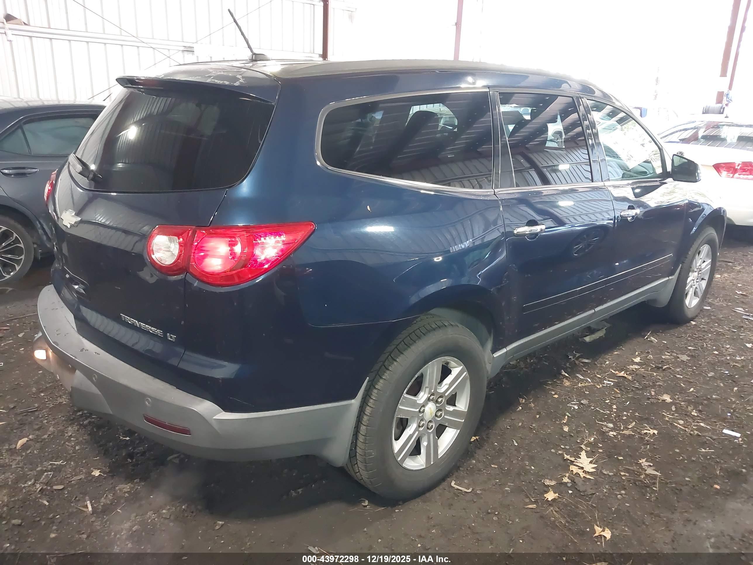 CHEVROLET TRAVERSE image 4