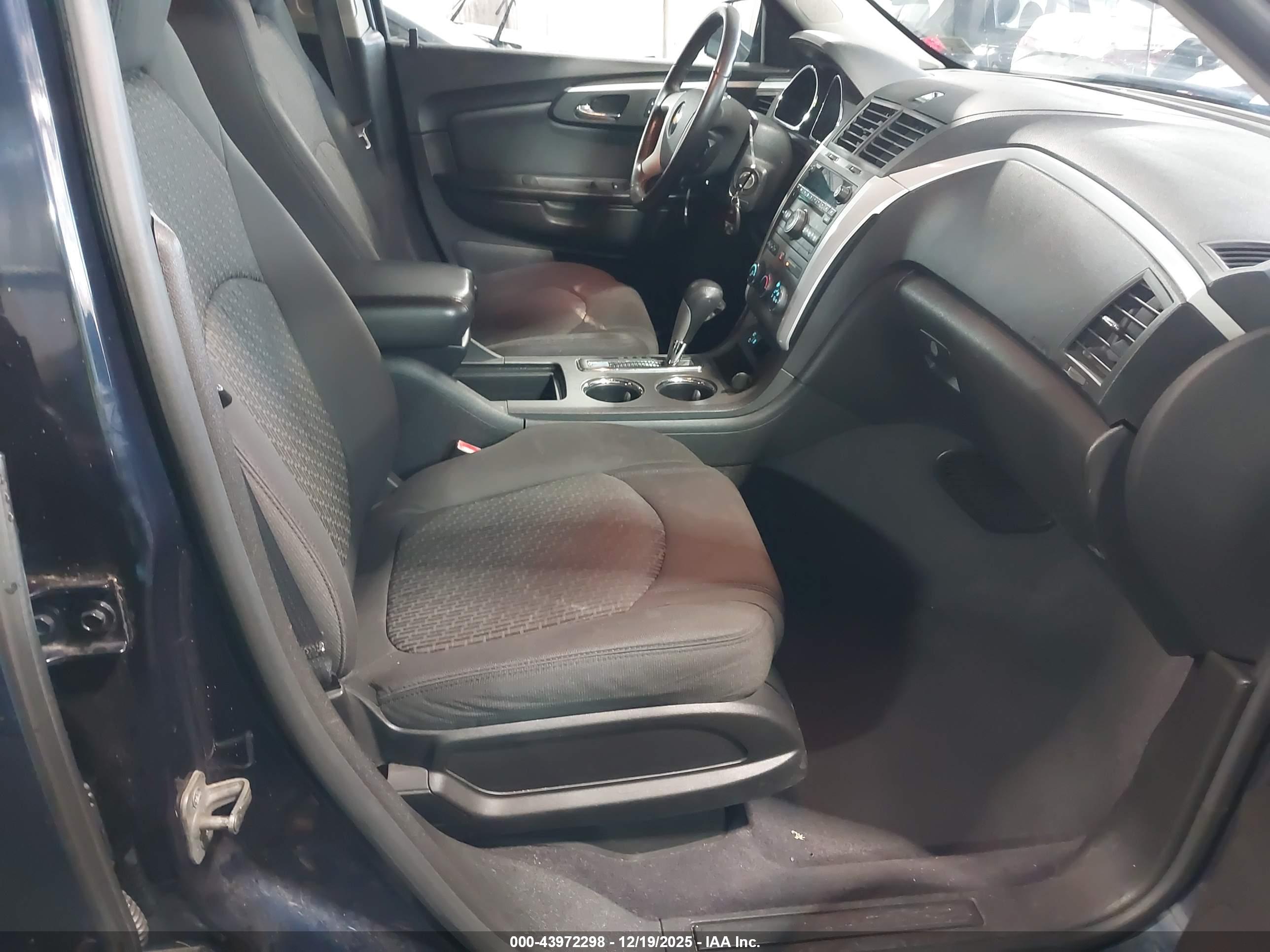 CHEVROLET TRAVERSE image 5