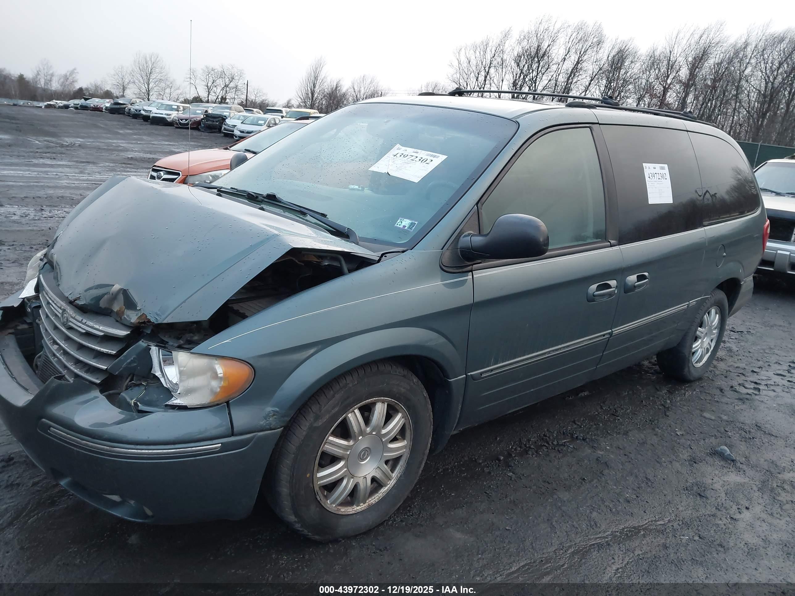 CHRYSLER TOWN image 2