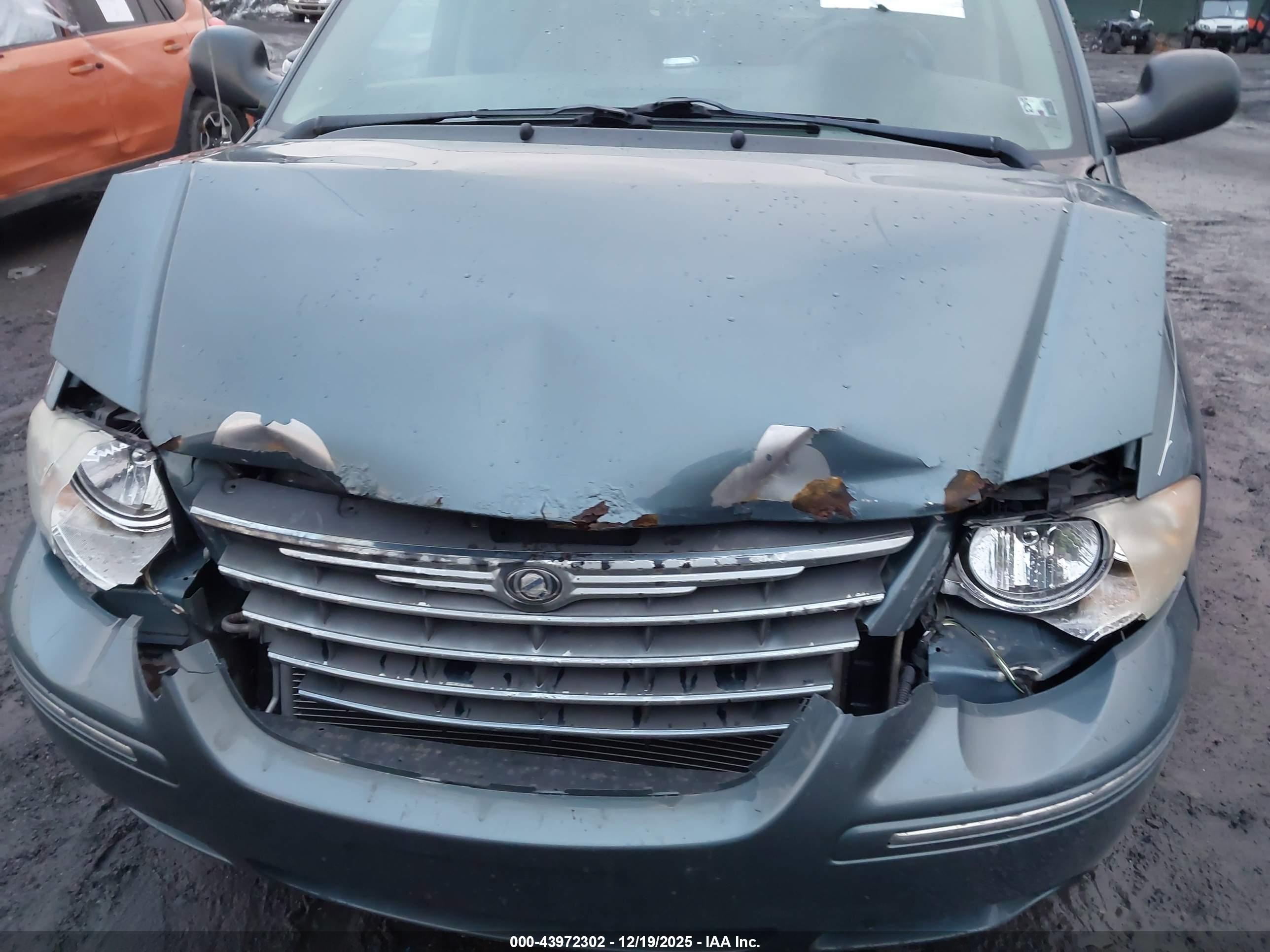 CHRYSLER TOWN image 6