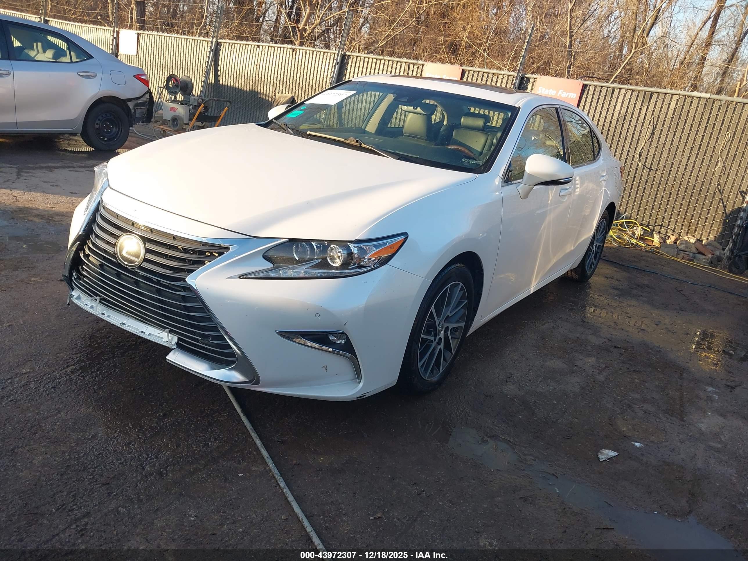 LEXUS ES image 2