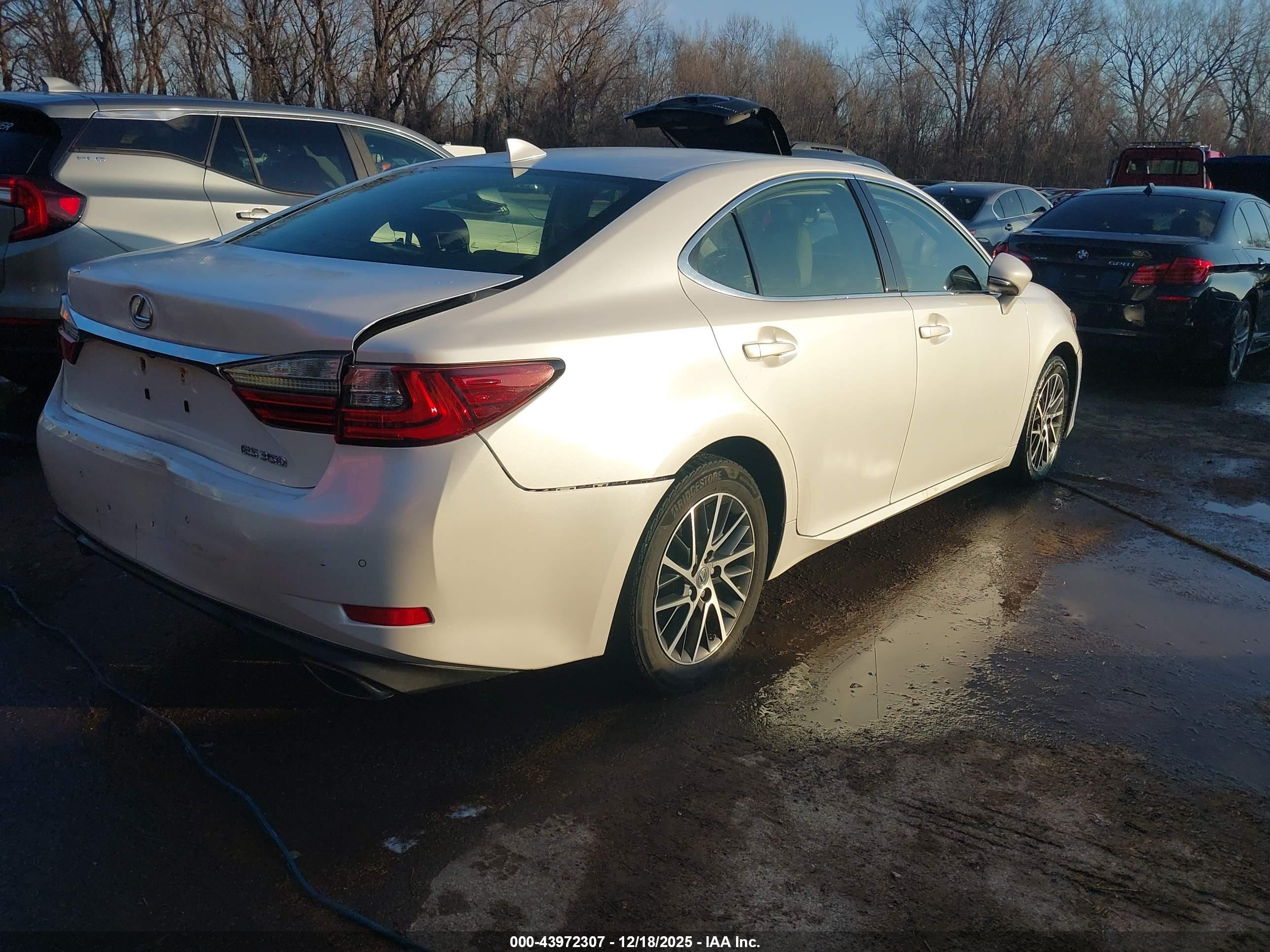 LEXUS ES image 4