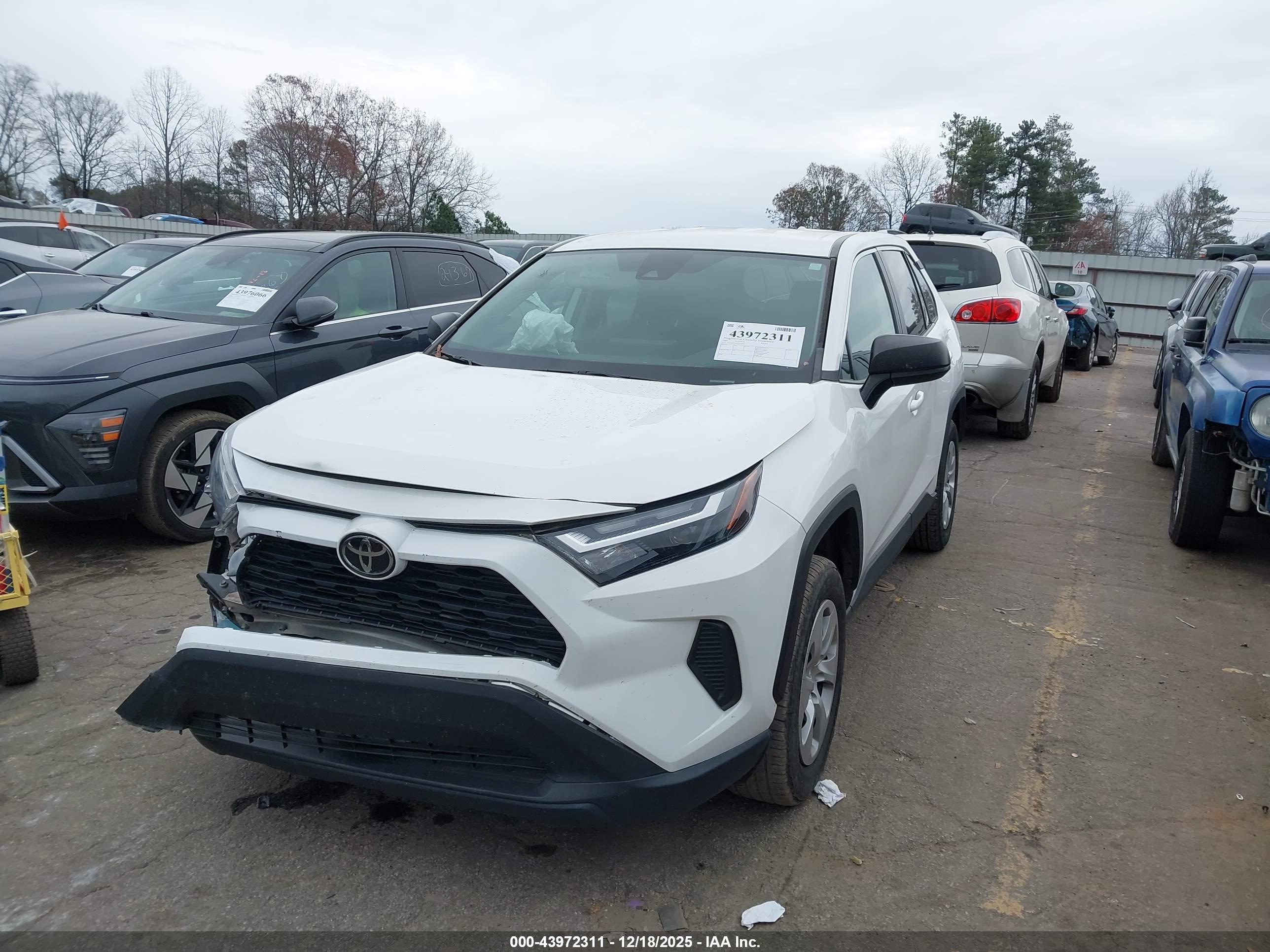 TOYOTA RAV4 image 2
