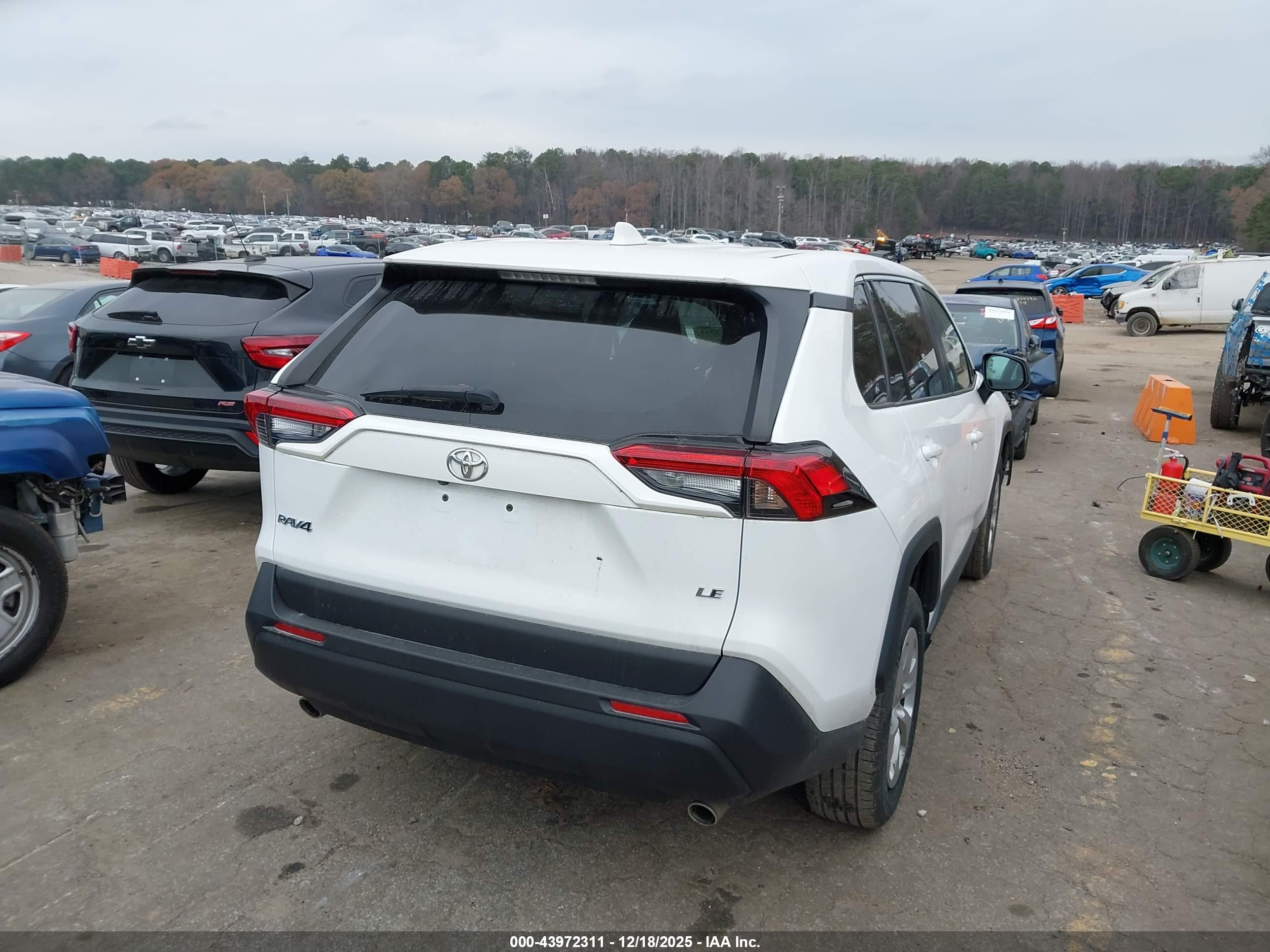 TOYOTA RAV4 image 4