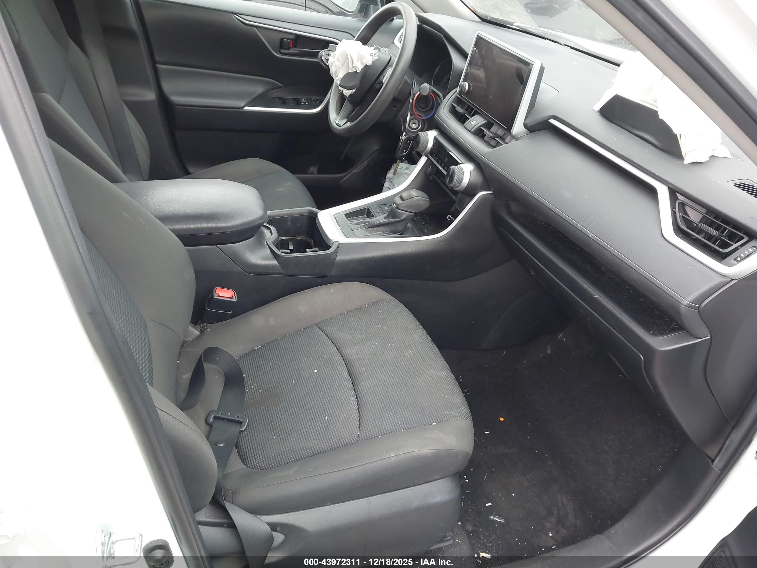 TOYOTA RAV4 image 5