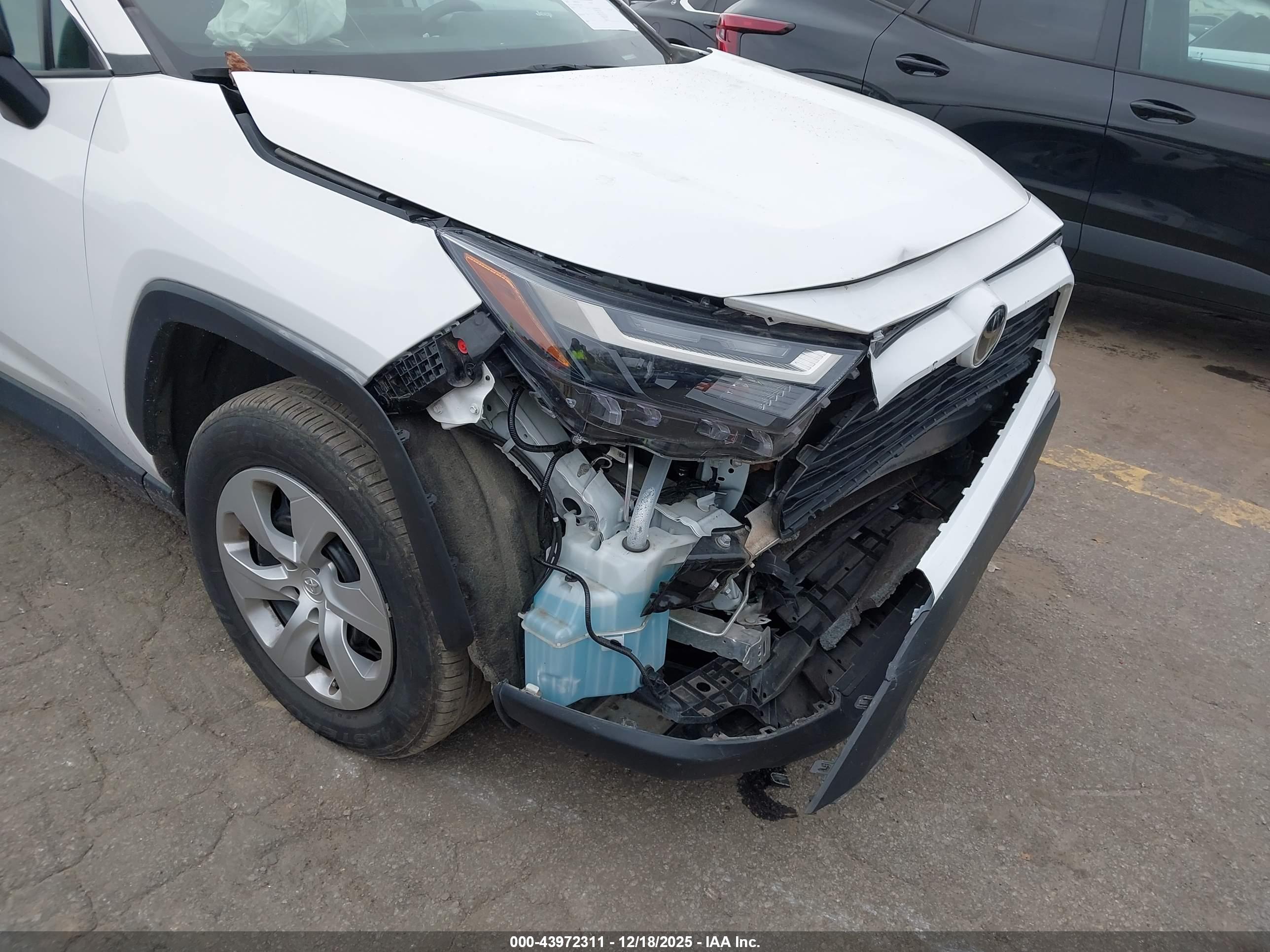 TOYOTA RAV4 image 6