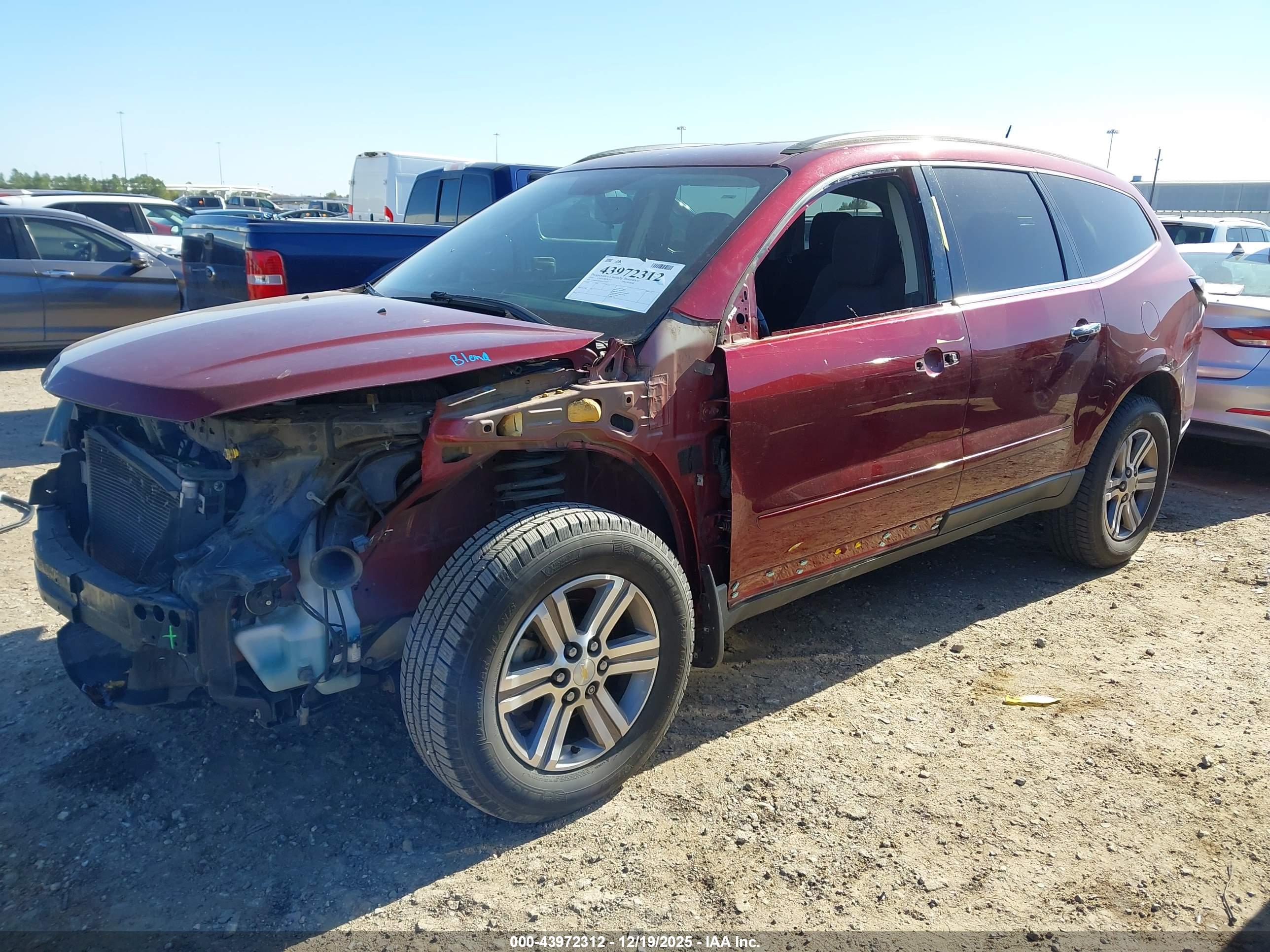 CHEVROLET TRAVERSE image 2