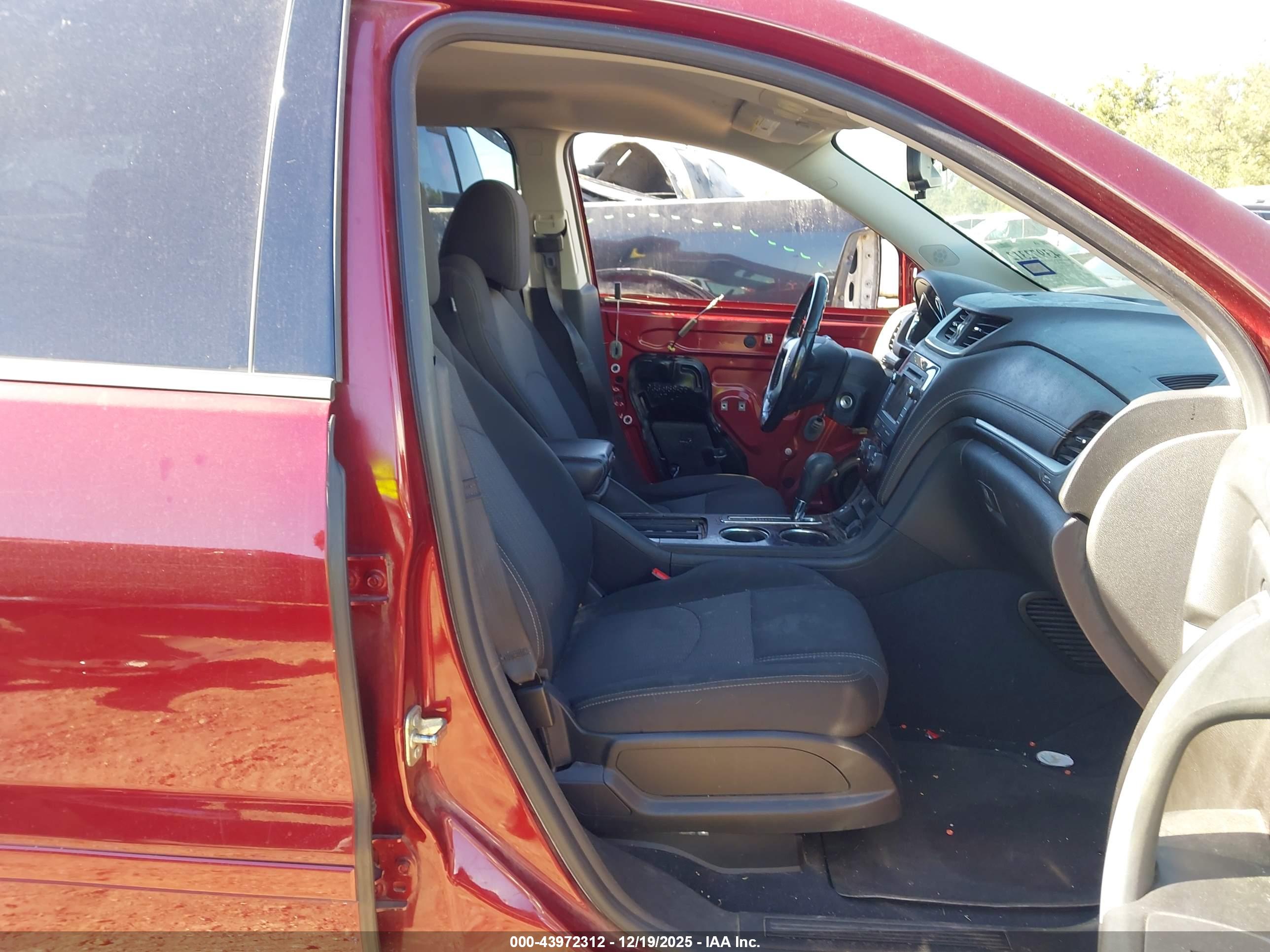 CHEVROLET TRAVERSE image 5
