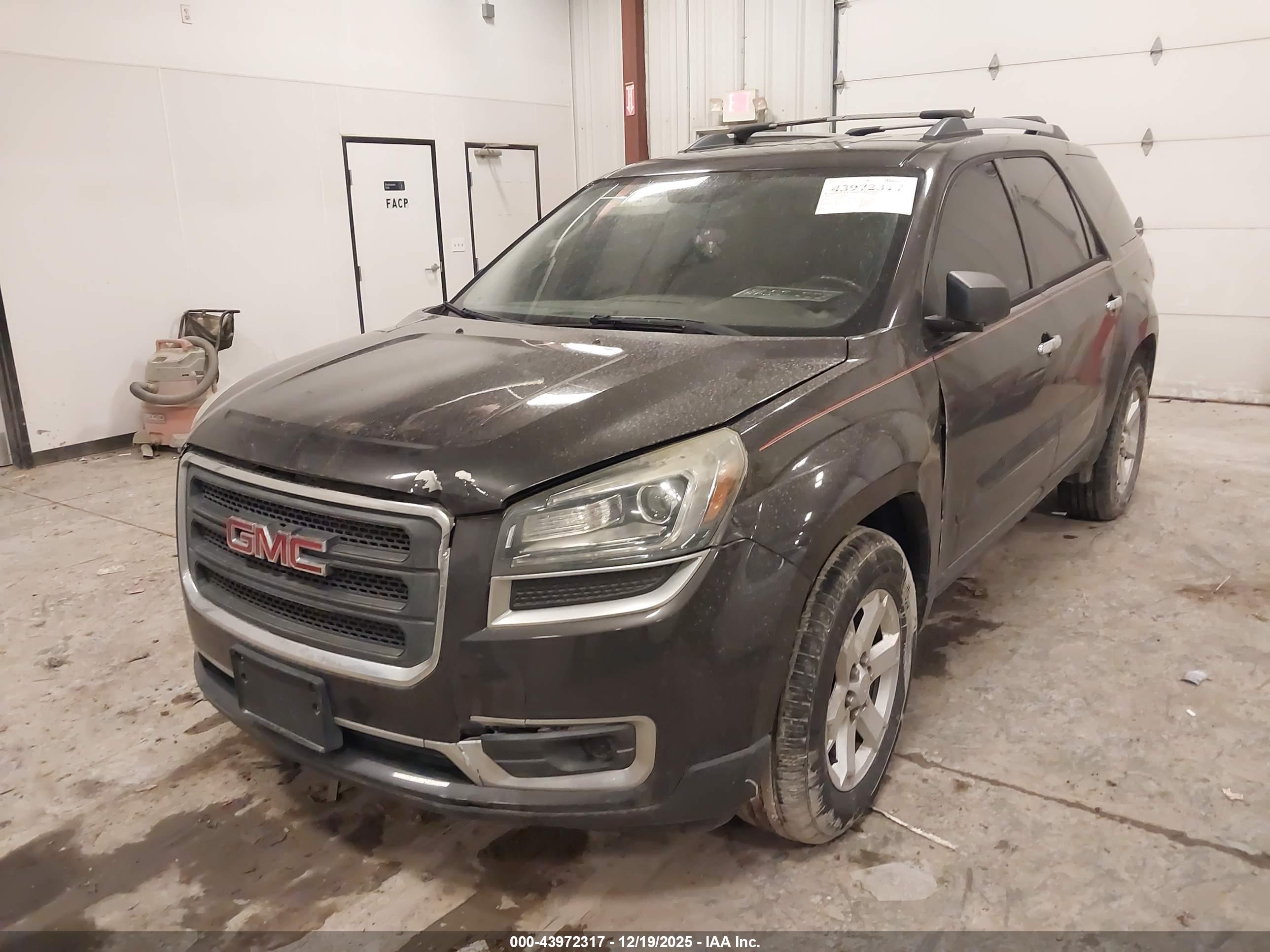 GMC ACADIA image 2