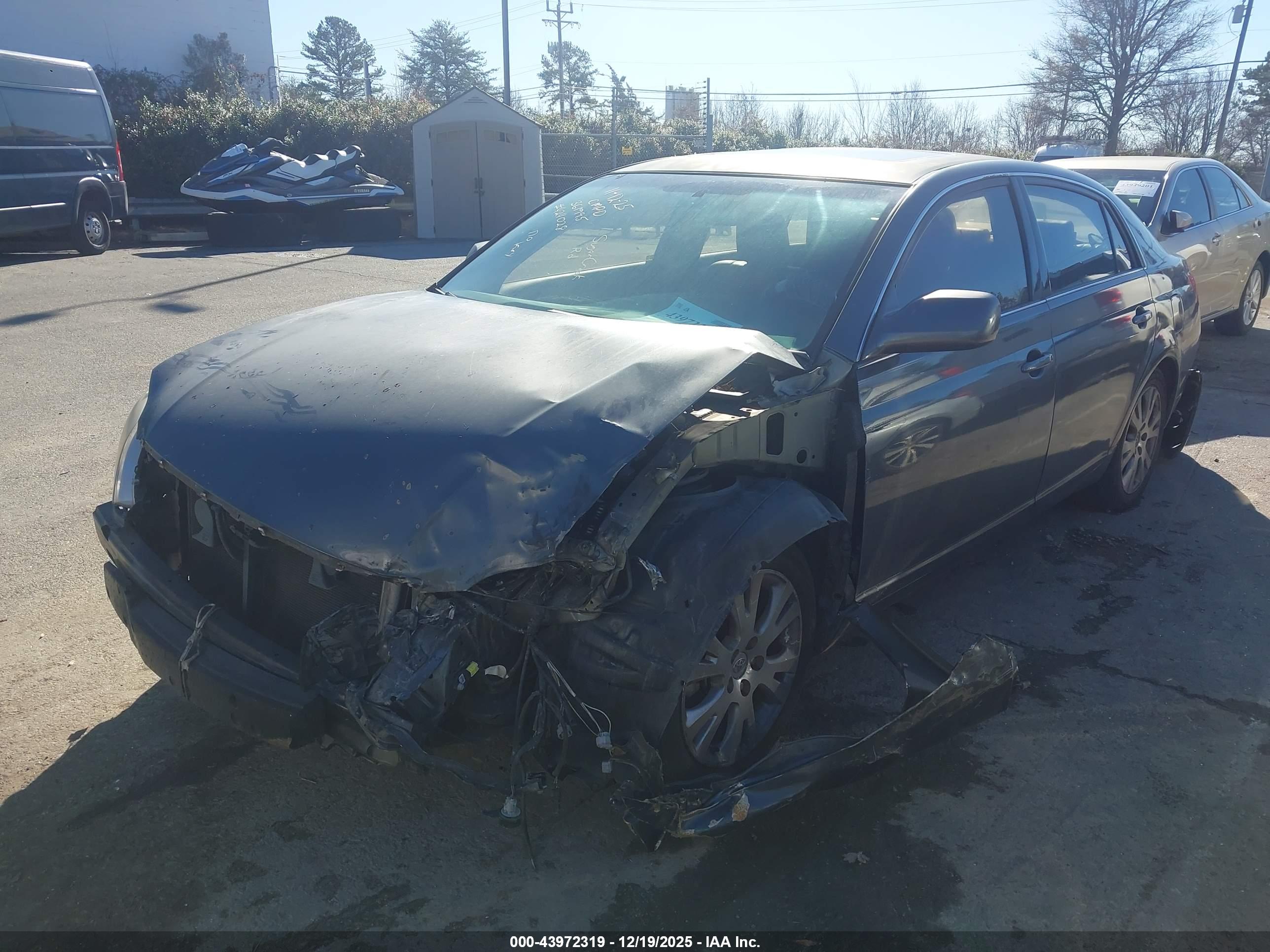 TOYOTA AVALON image 2