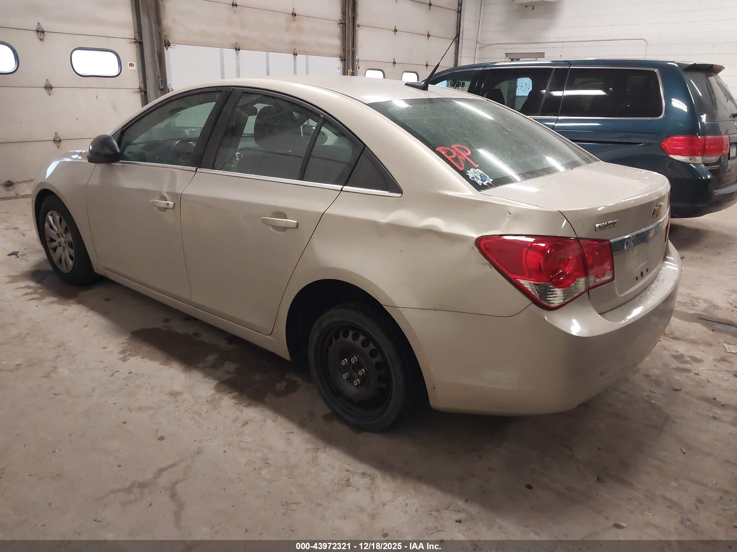 CHEVROLET CRUZE image 3