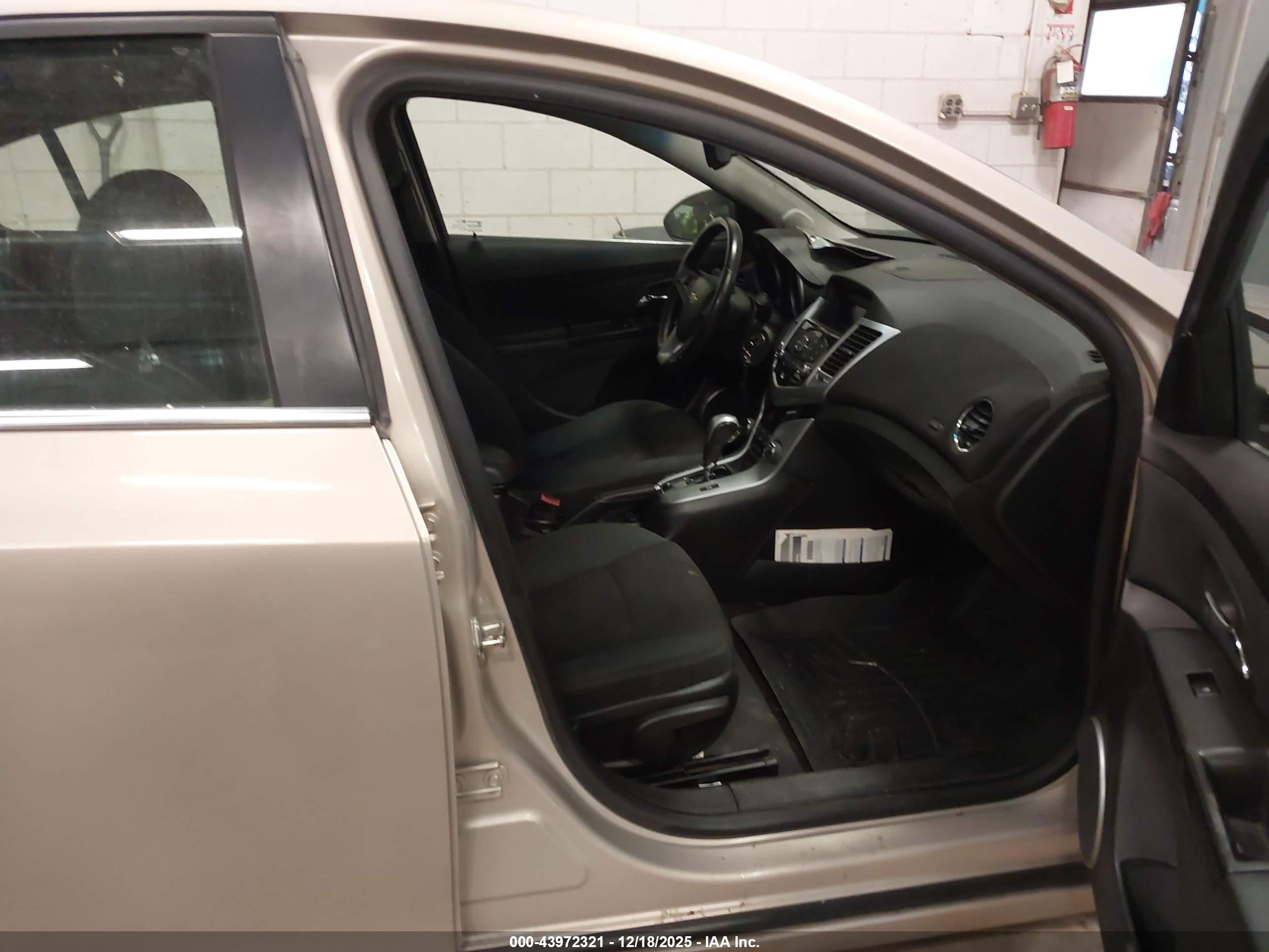 CHEVROLET CRUZE image 5