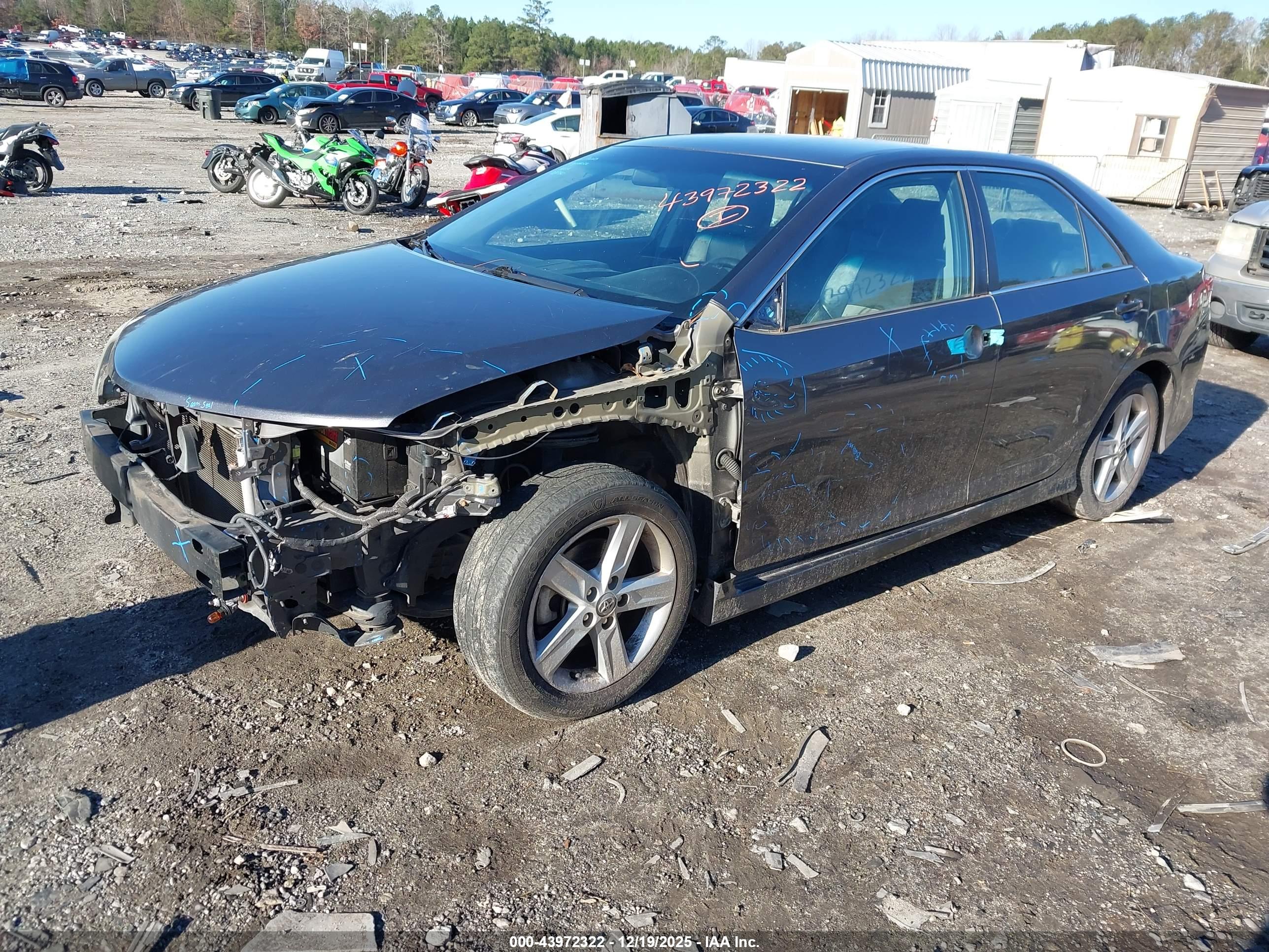 TOYOTA CAMRY image 2