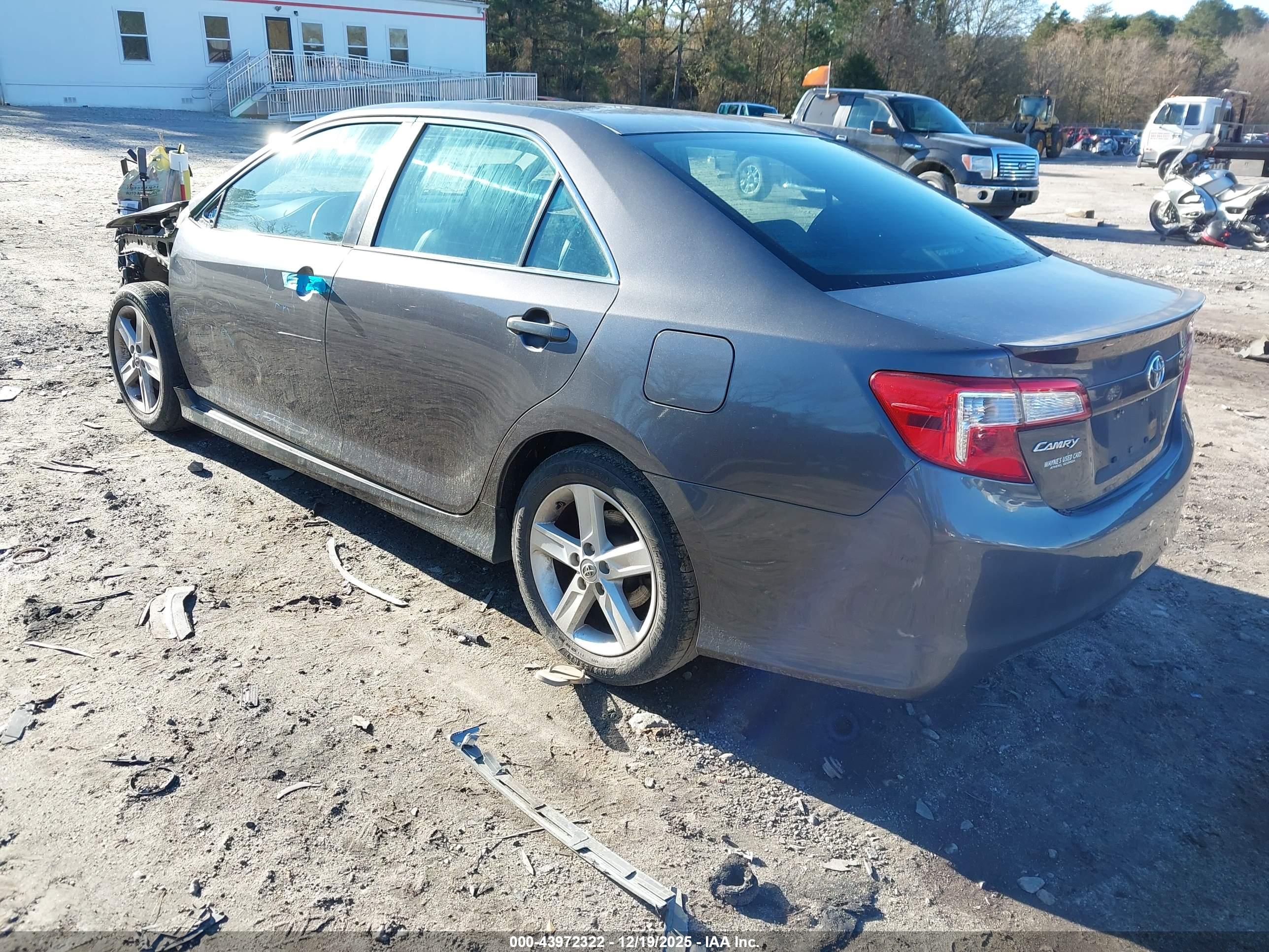 TOYOTA CAMRY image 3