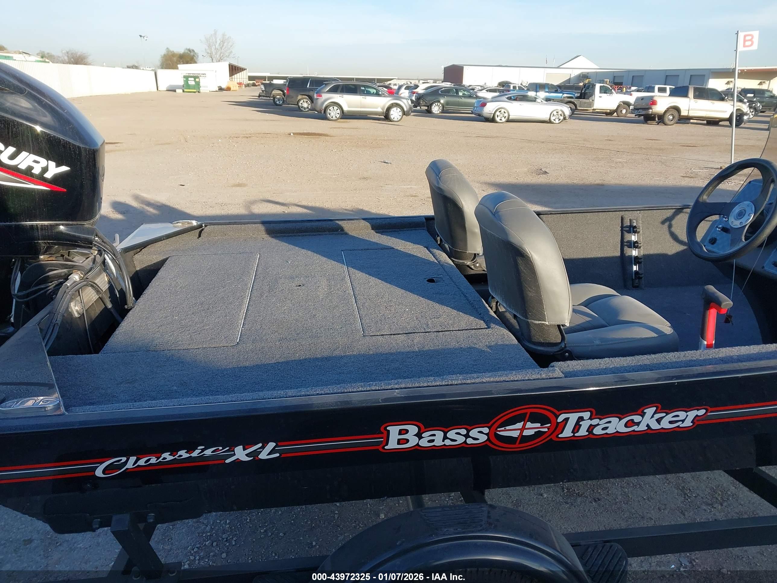 TRACKER BASSTRKCLX image 5