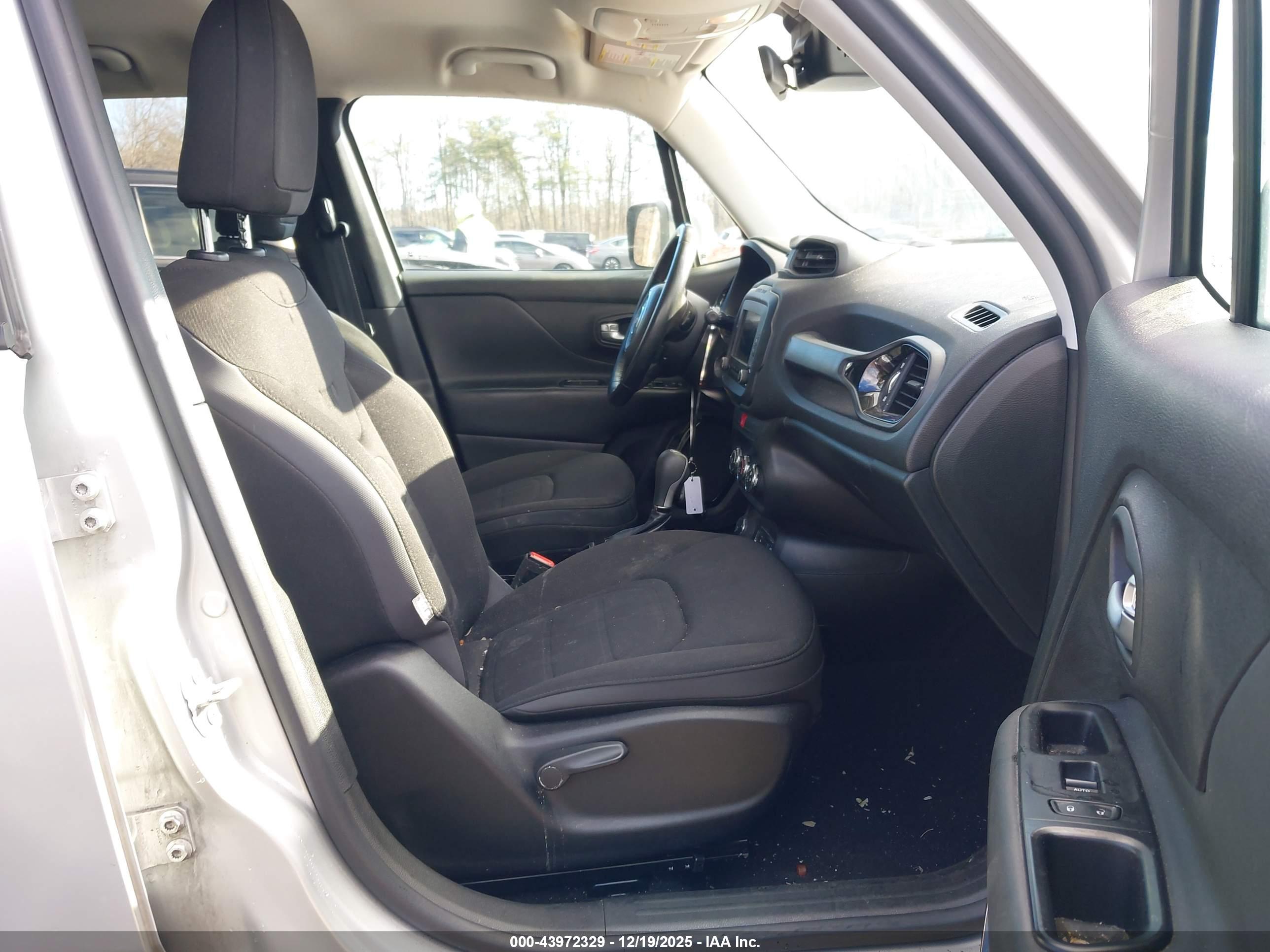 JEEP RENEGADE image 5