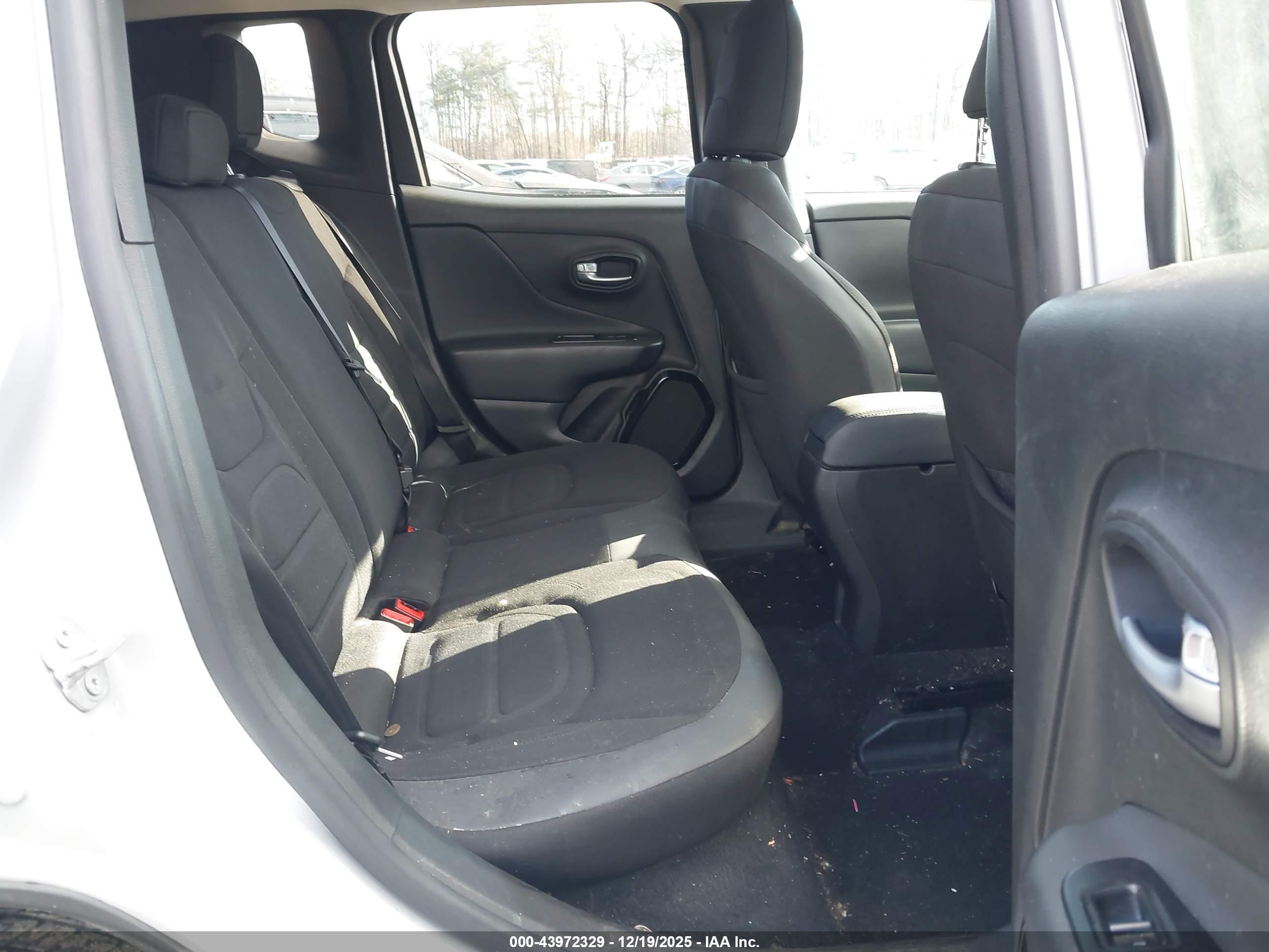 JEEP RENEGADE image 8