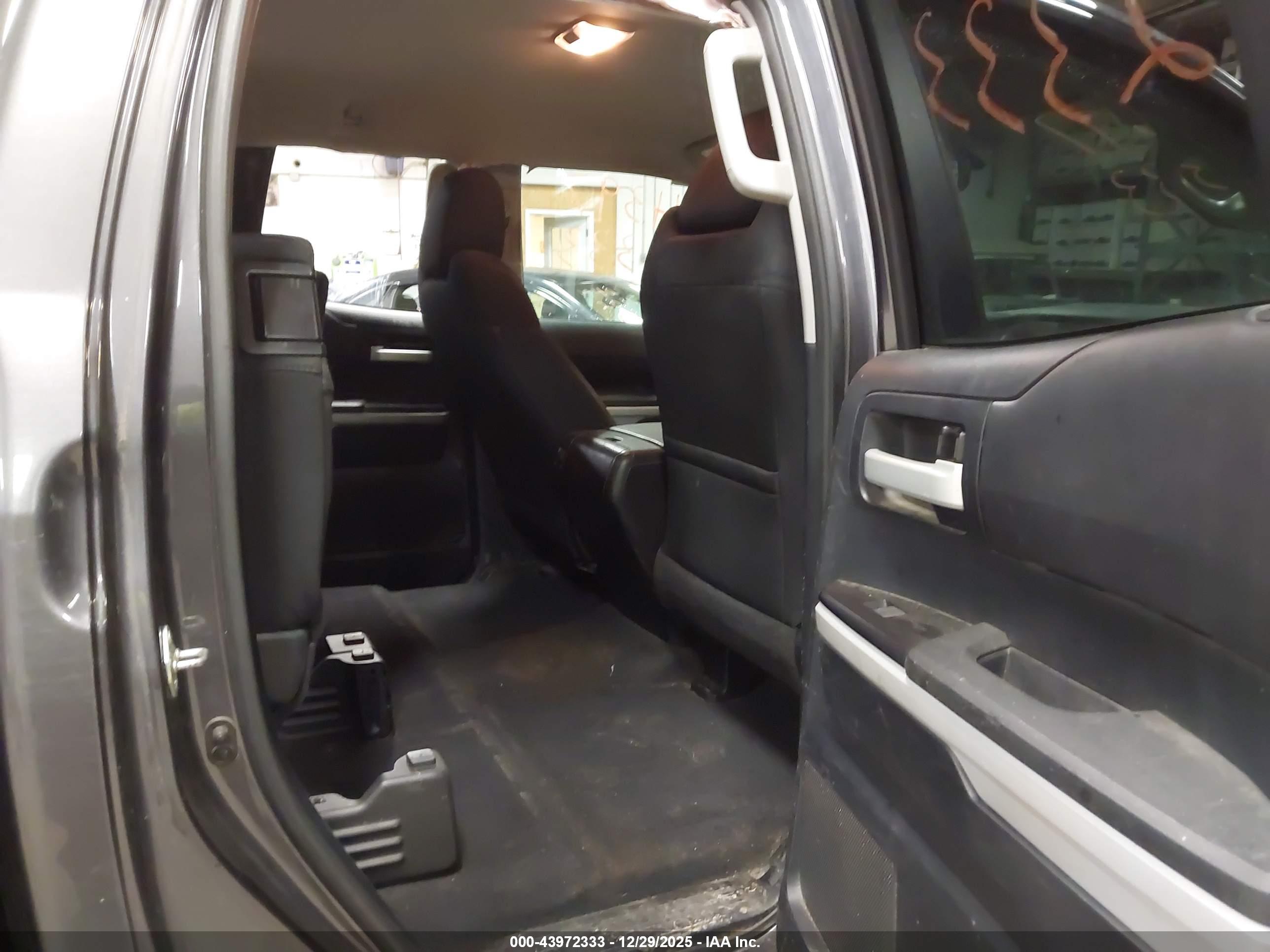 TOYOTA TUNDRA image 8