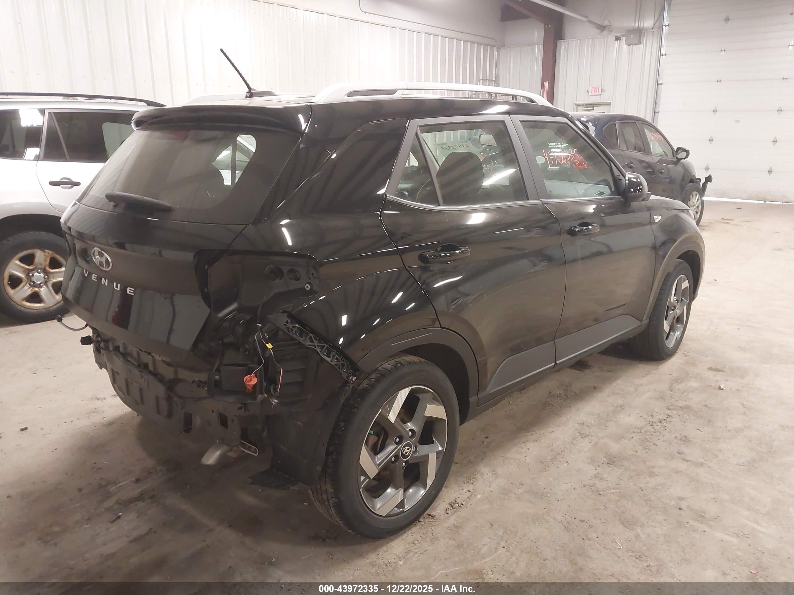 HYUNDAI VENUE image 4
