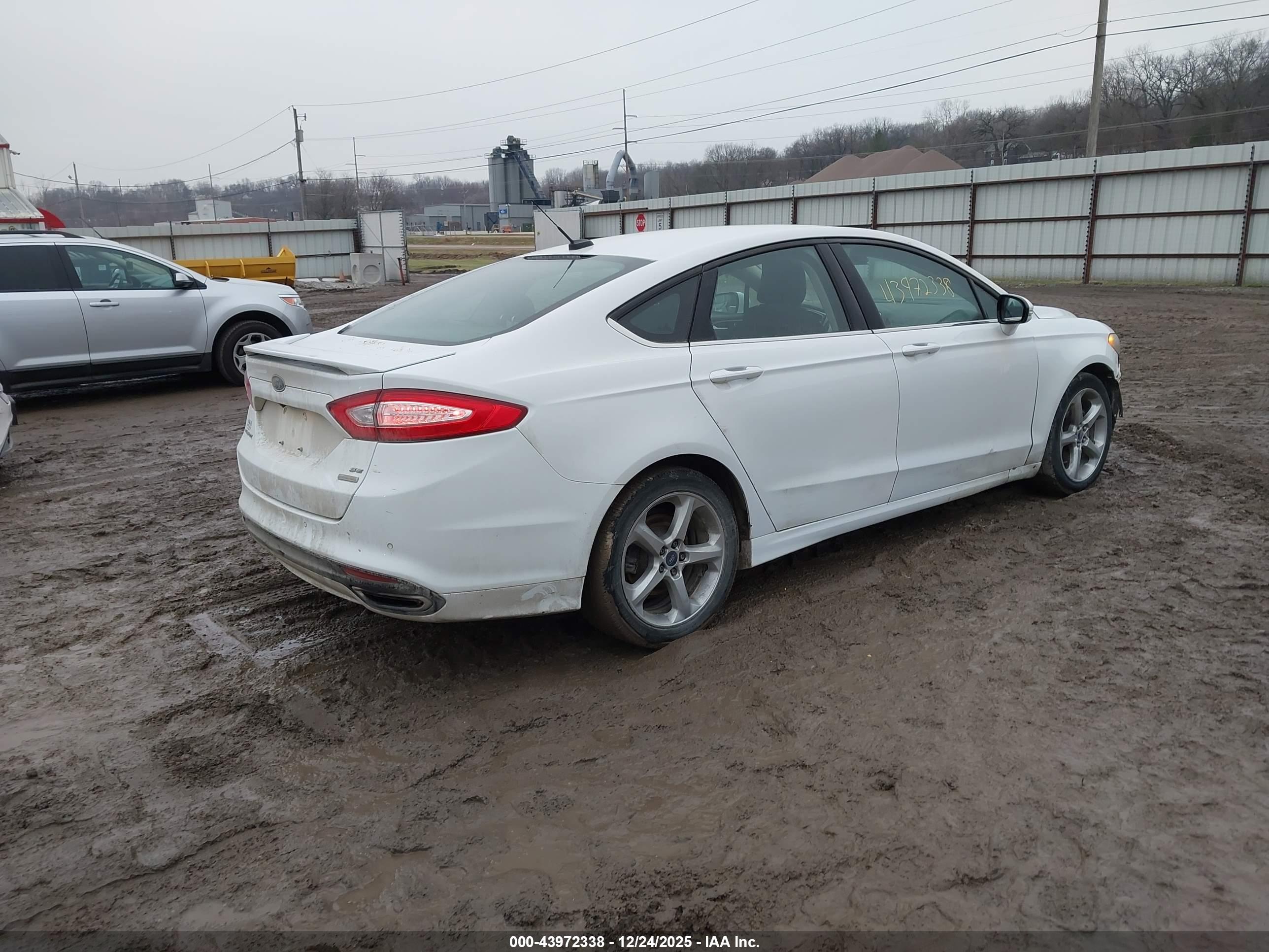 FORD FUSION image 4
