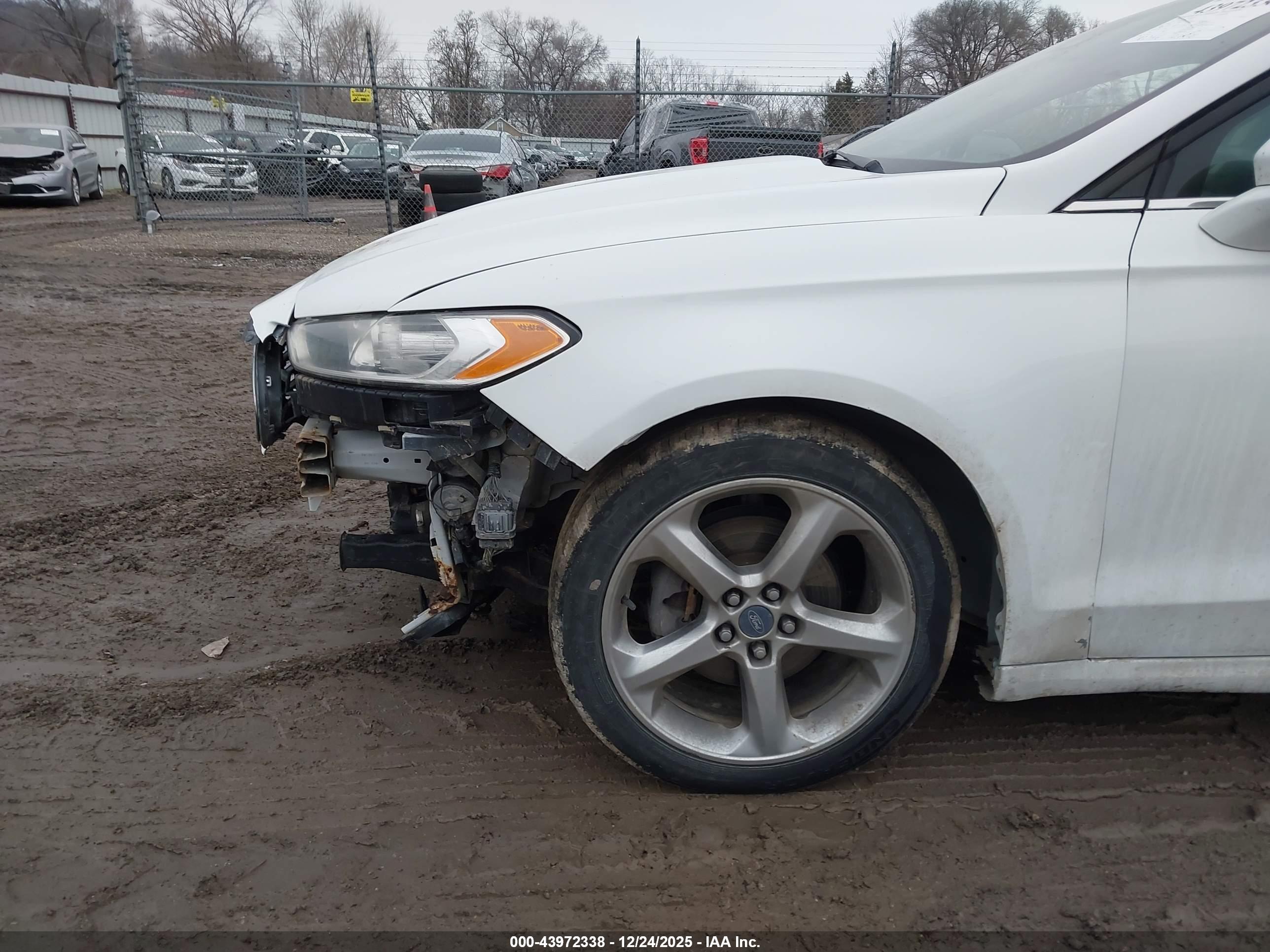 FORD FUSION image 6