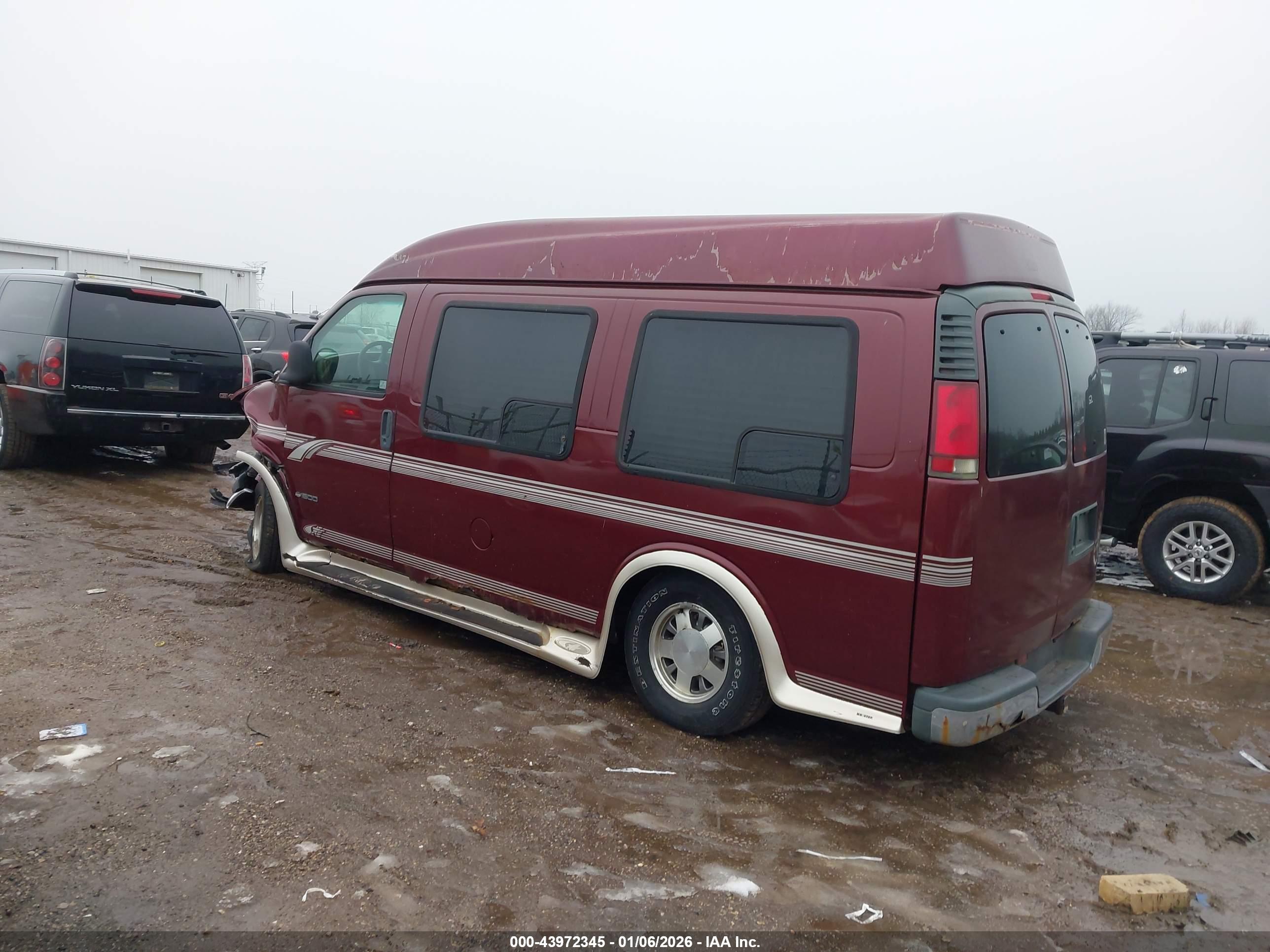 CHEVROLET EXPRESS image 3
