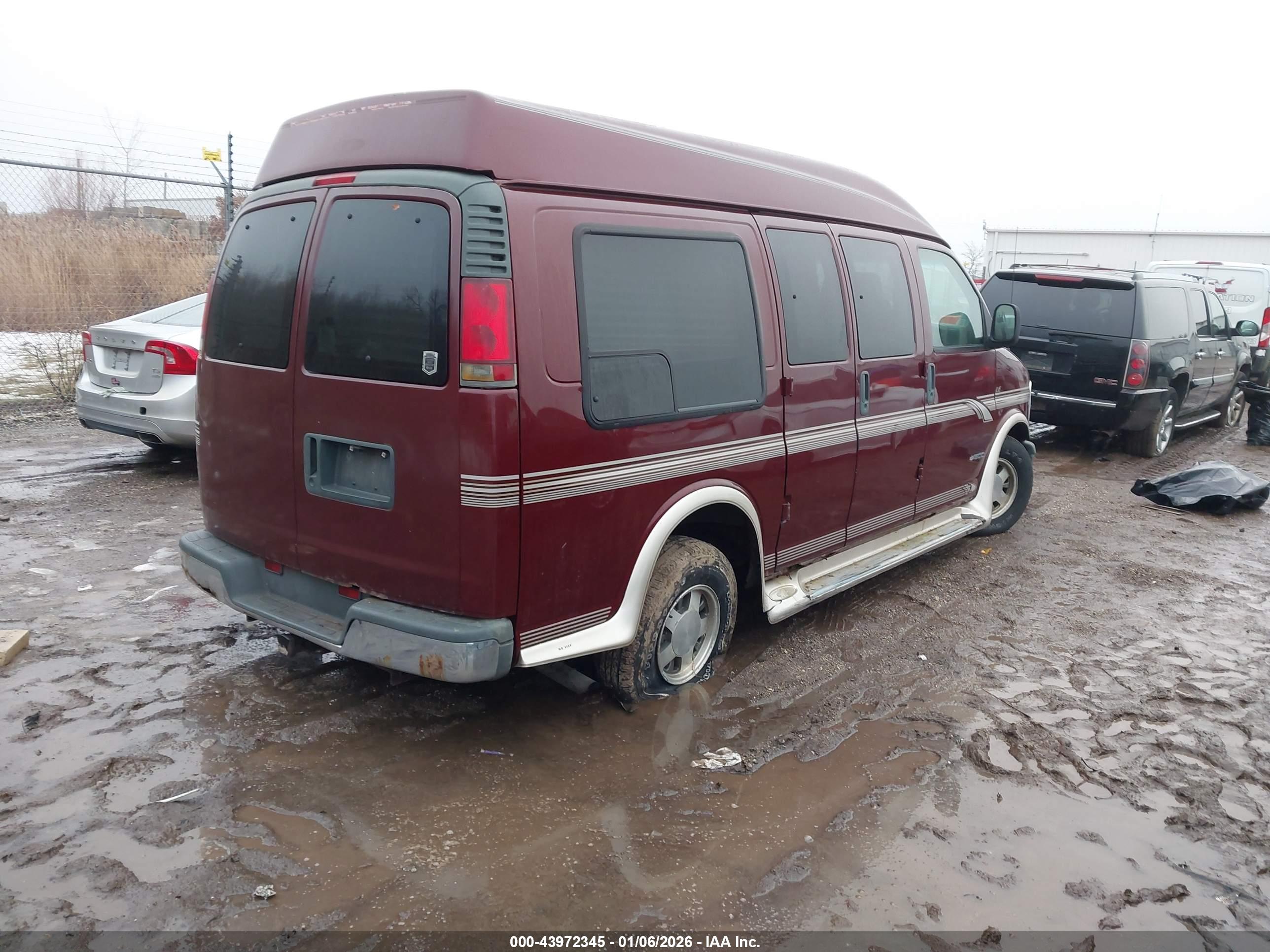 CHEVROLET EXPRESS image 4