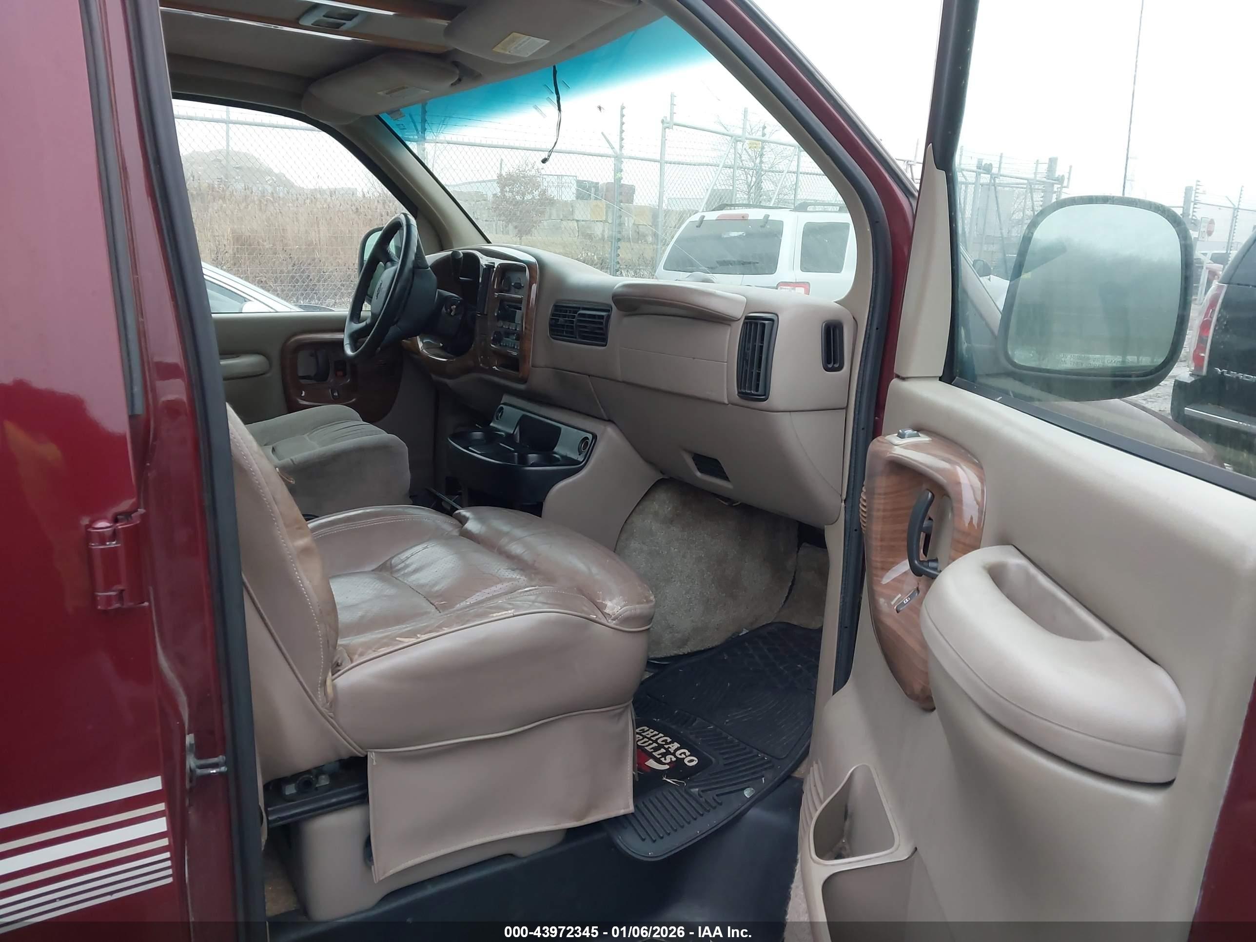 CHEVROLET EXPRESS image 5