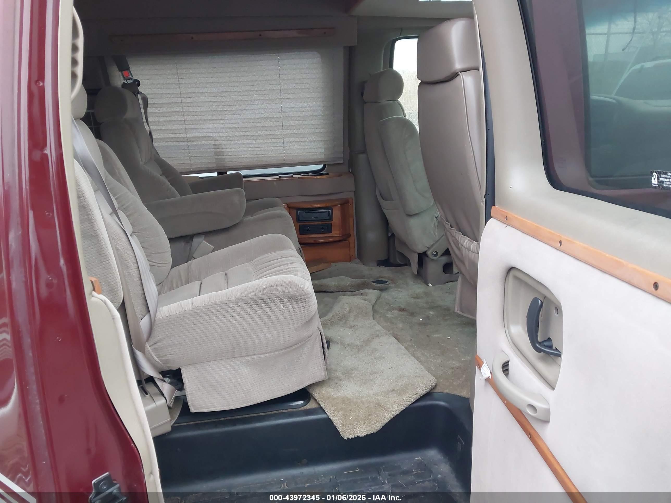 CHEVROLET EXPRESS image 8