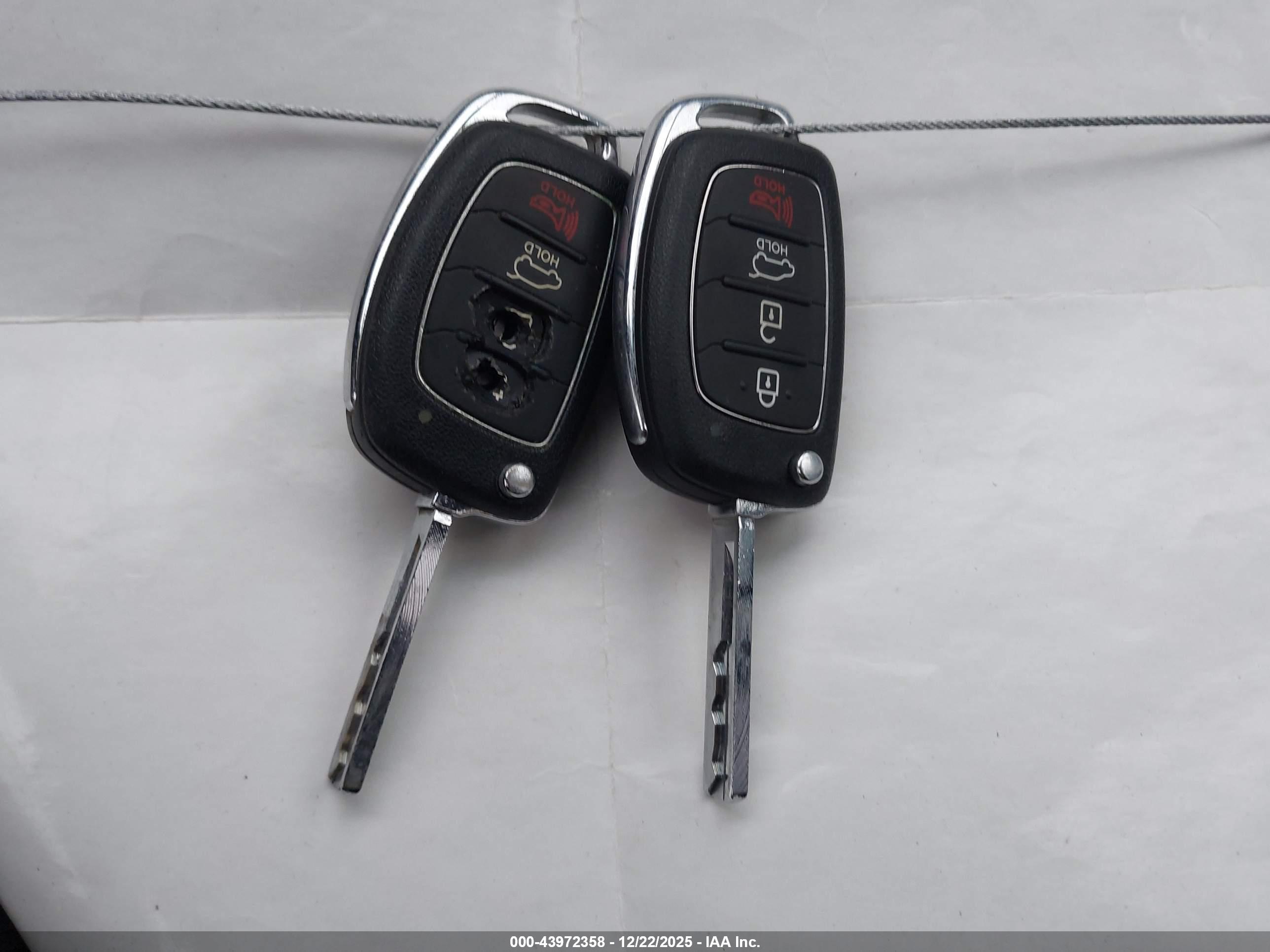 HYUNDAI SANTA image 11