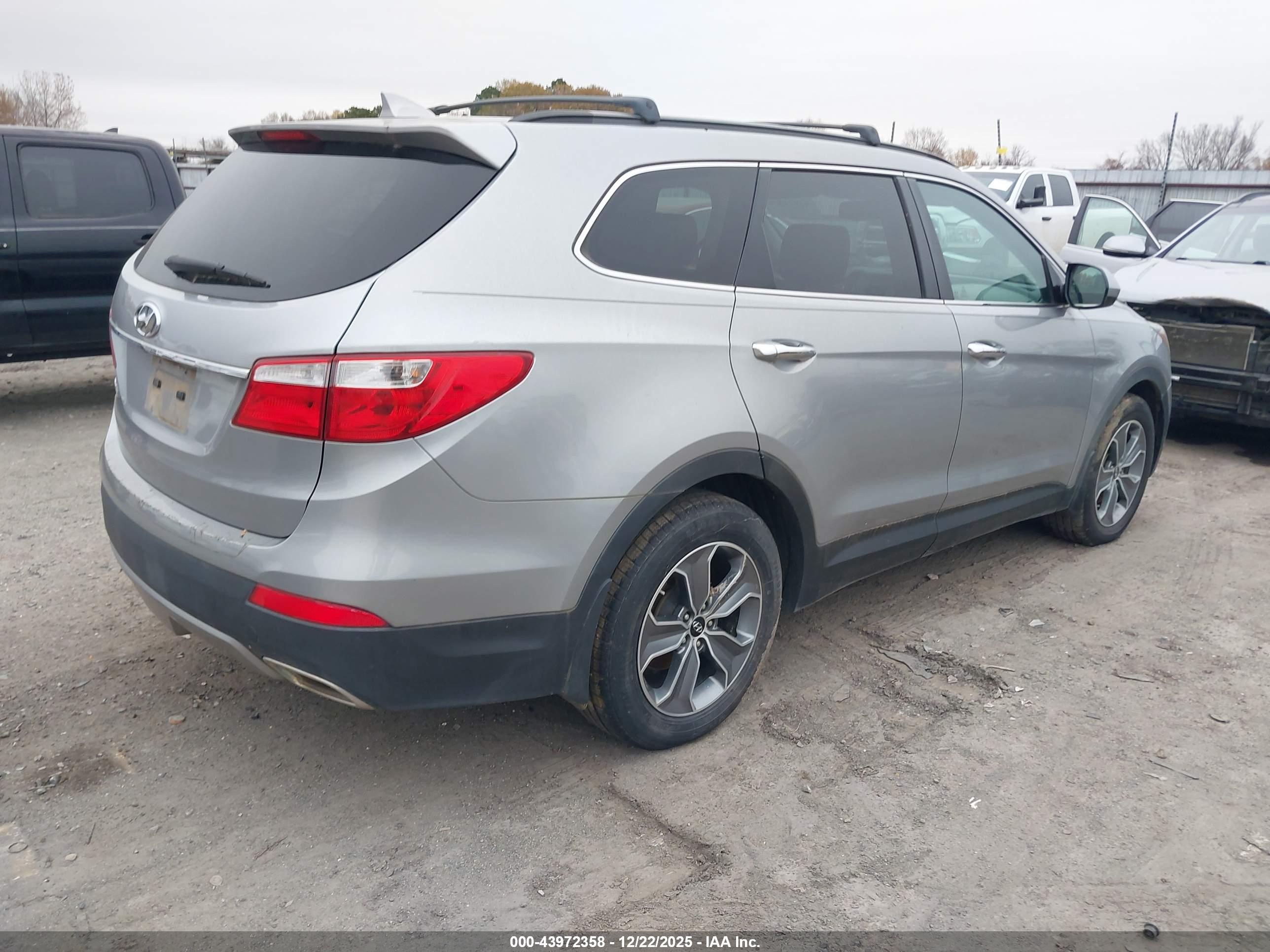 HYUNDAI SANTA image 4