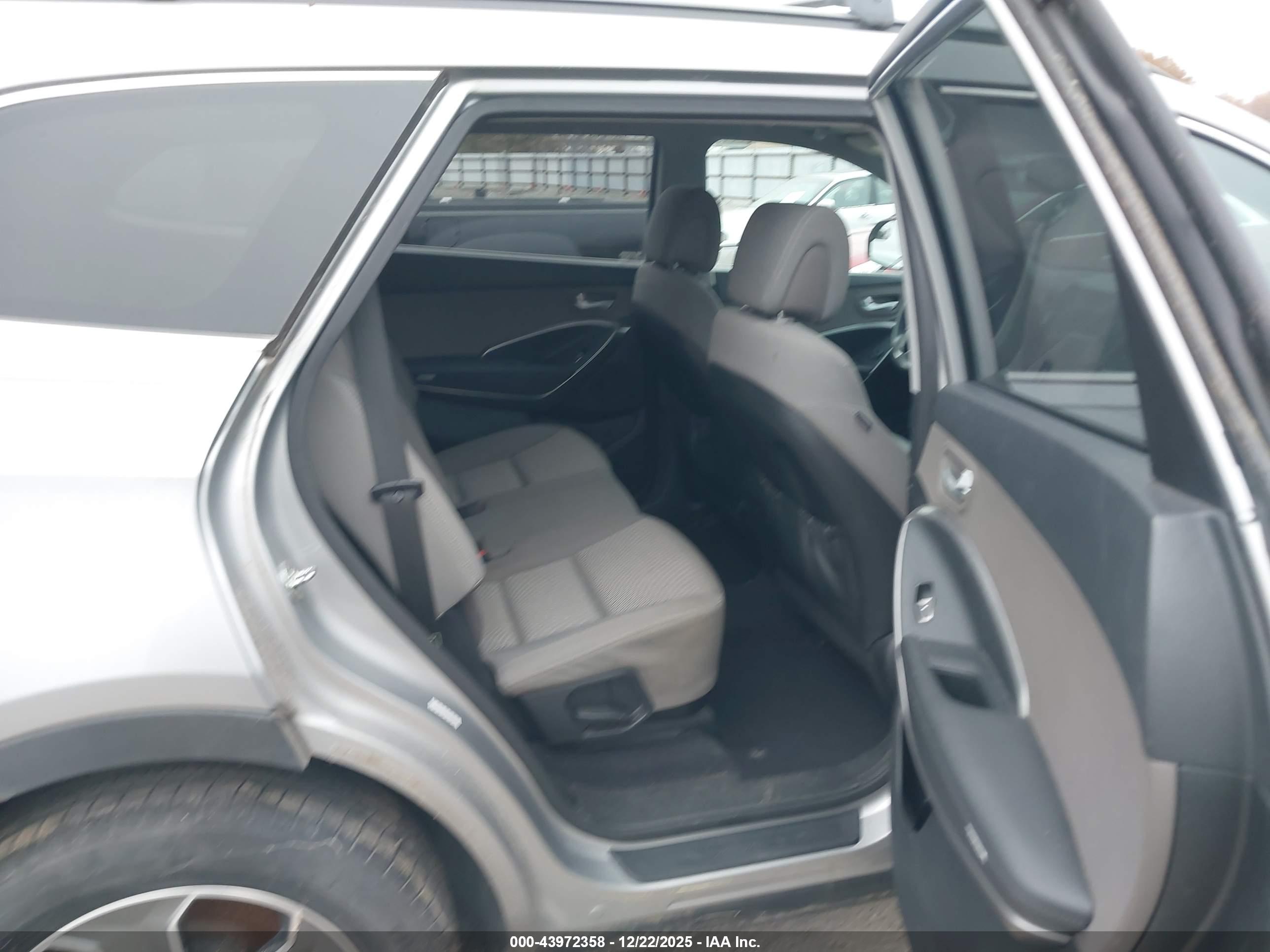 HYUNDAI SANTA image 8