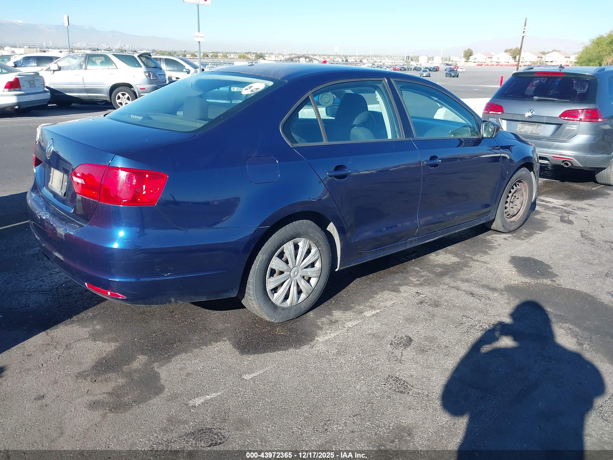 VOLKSWAGEN JETTA image 4