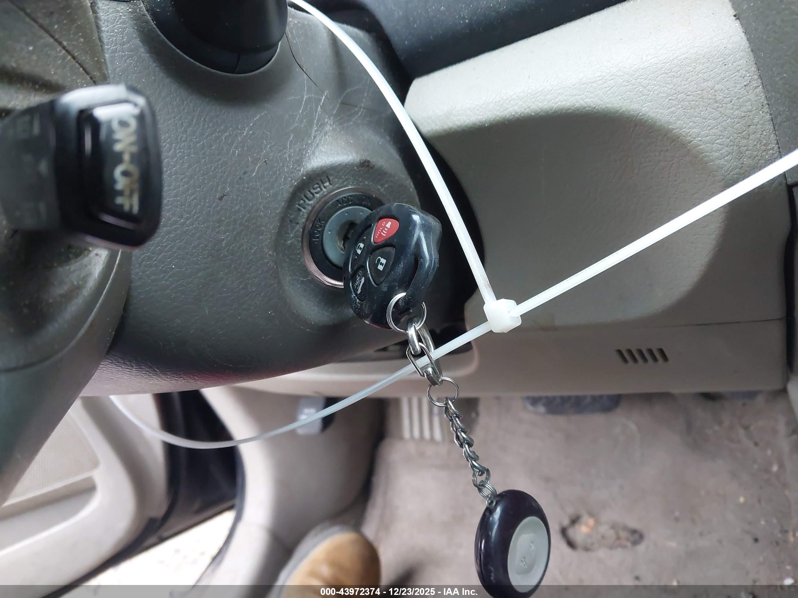 TOYOTA CAMRY image 11