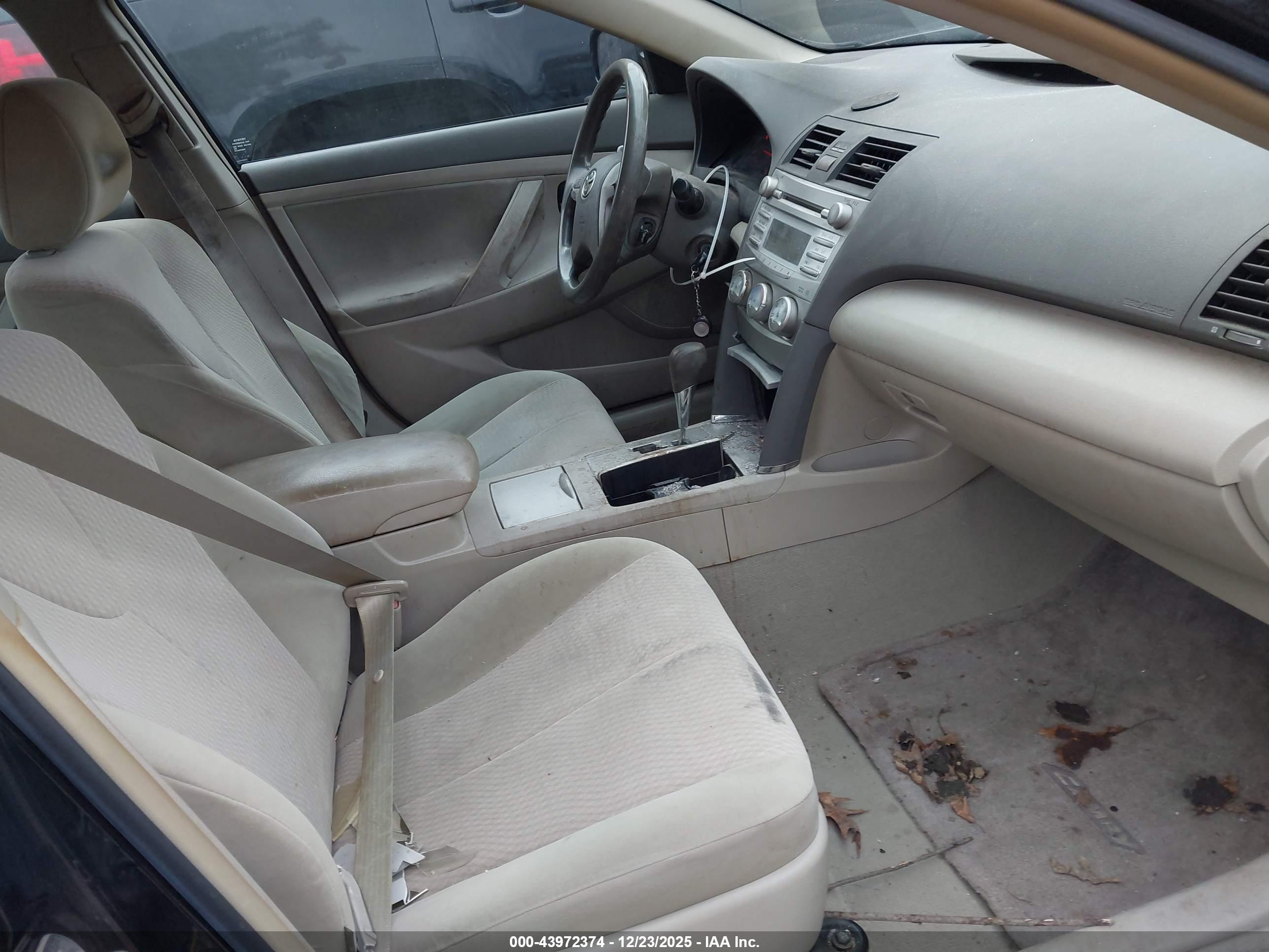 TOYOTA CAMRY image 5