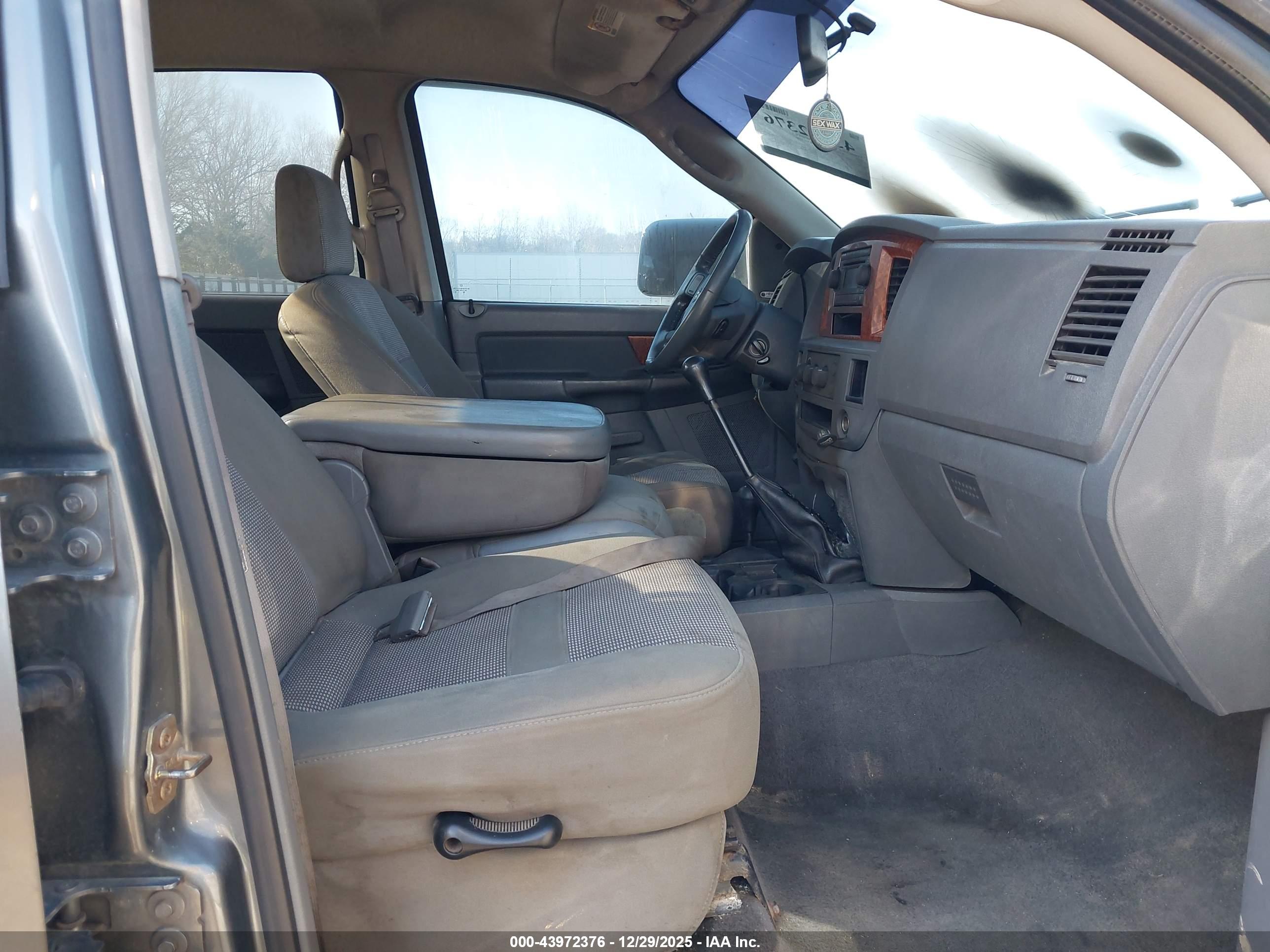 DODGE RAM image 5