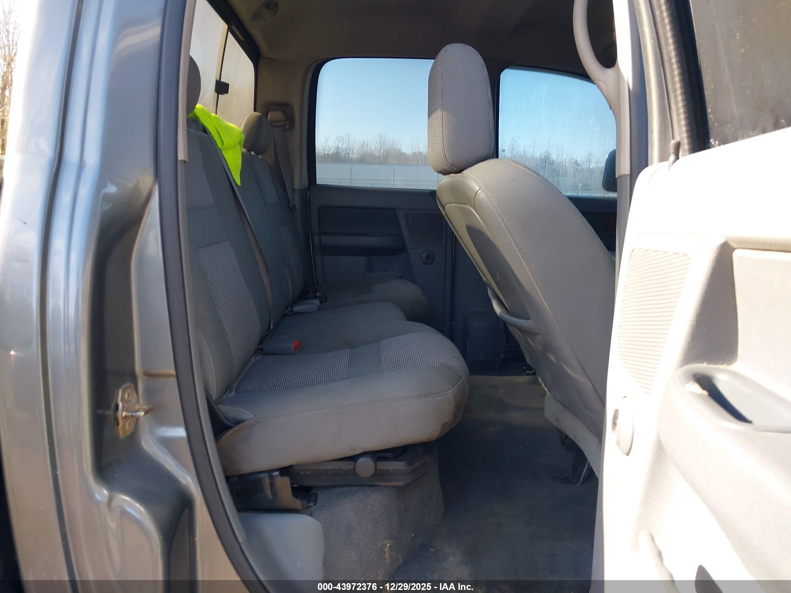 DODGE RAM image 8