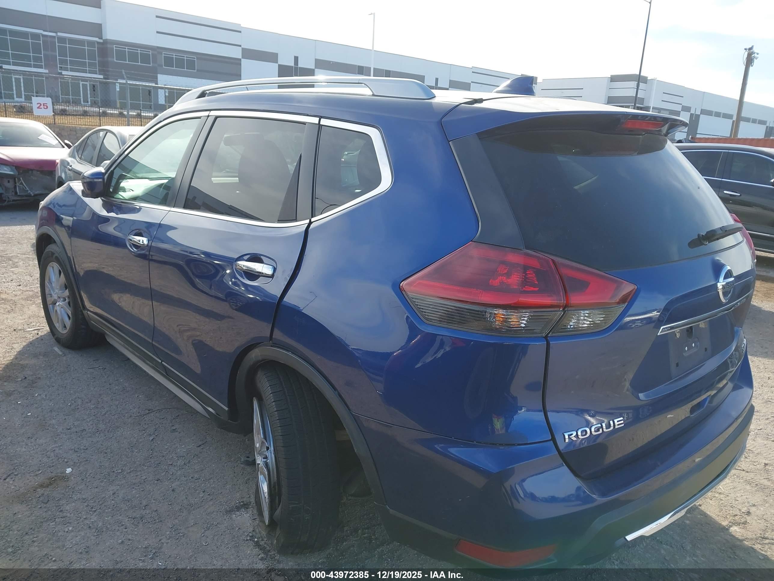 NISSAN ROGUE image 3