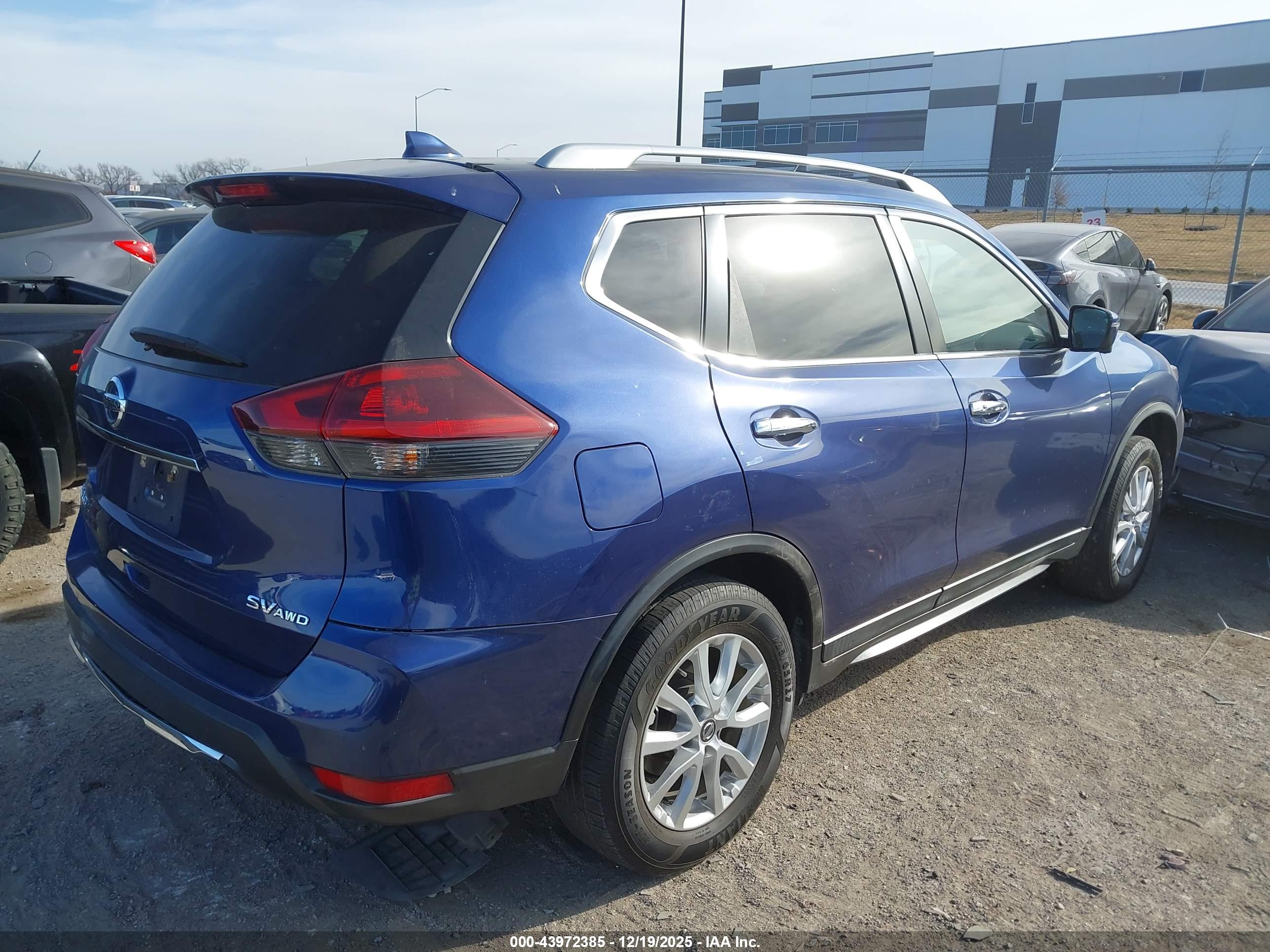 NISSAN ROGUE image 4