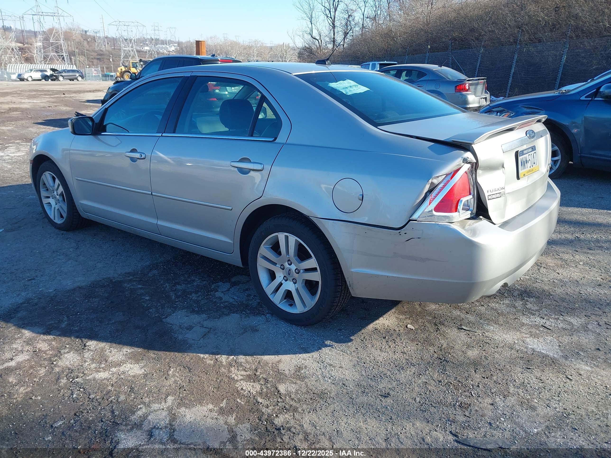 FORD FUSION image 3