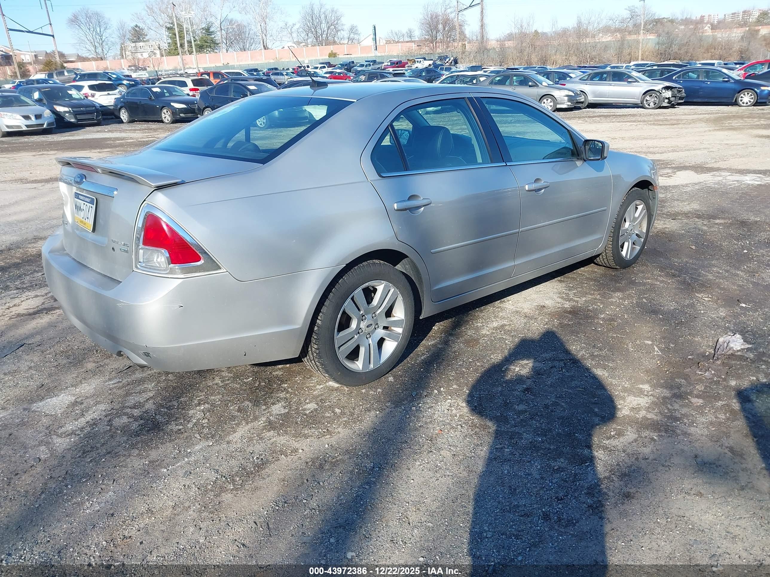 FORD FUSION image 4