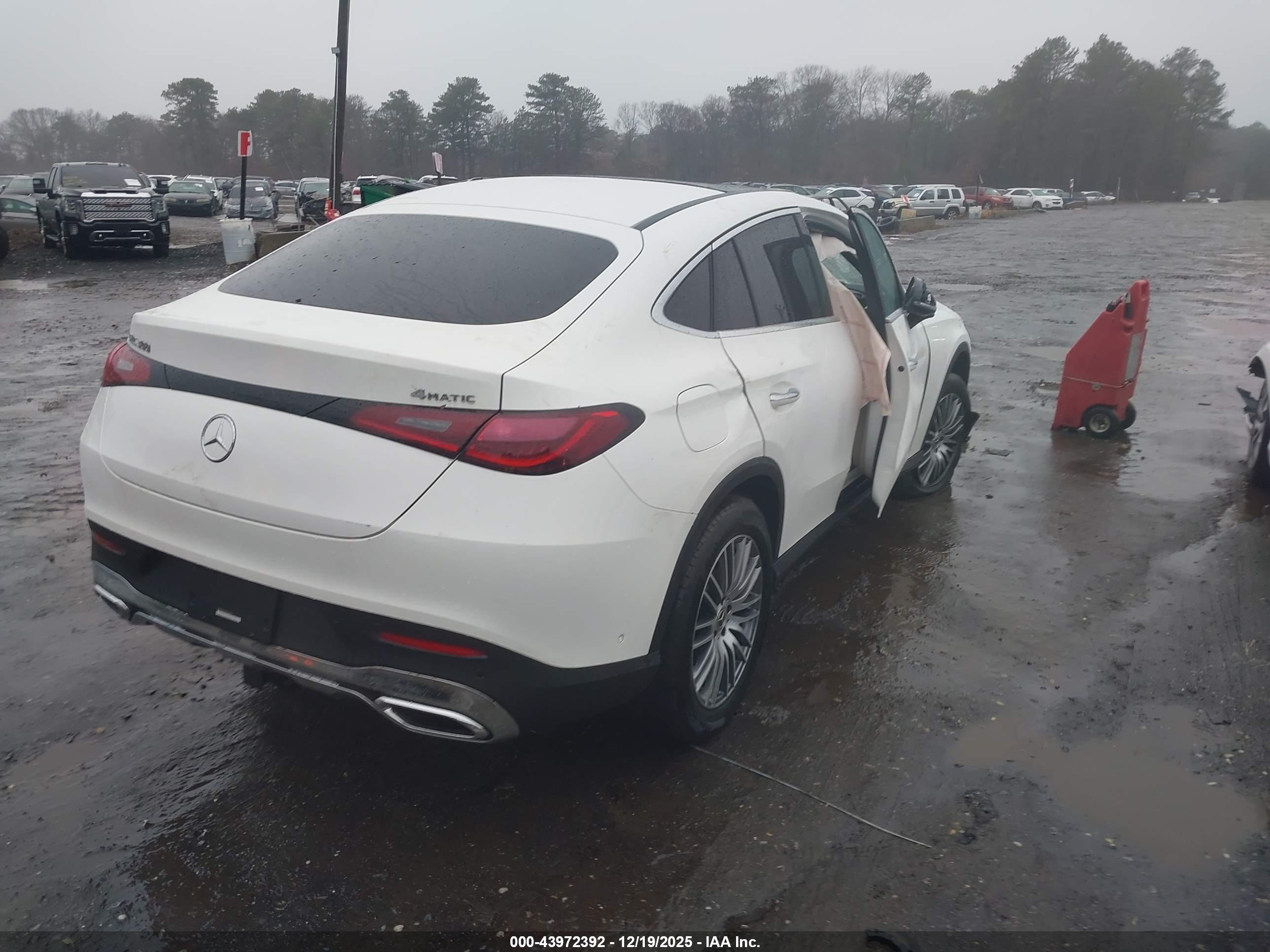 MERCEDES-BENZ GLC image 4